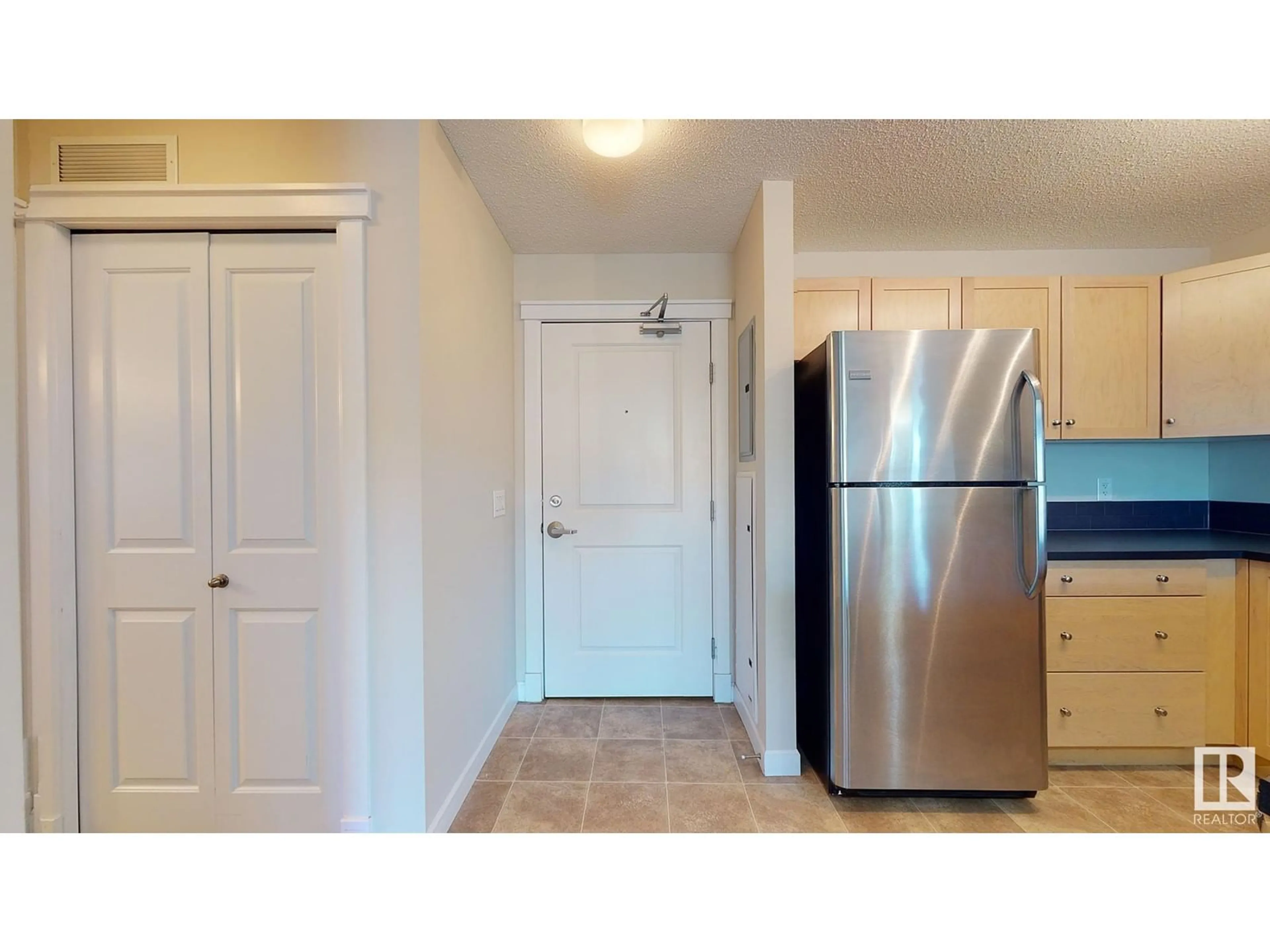 Standard kitchen, unknown for #304 3719 WHITELAW LN NW, Edmonton Alberta T6W2C3