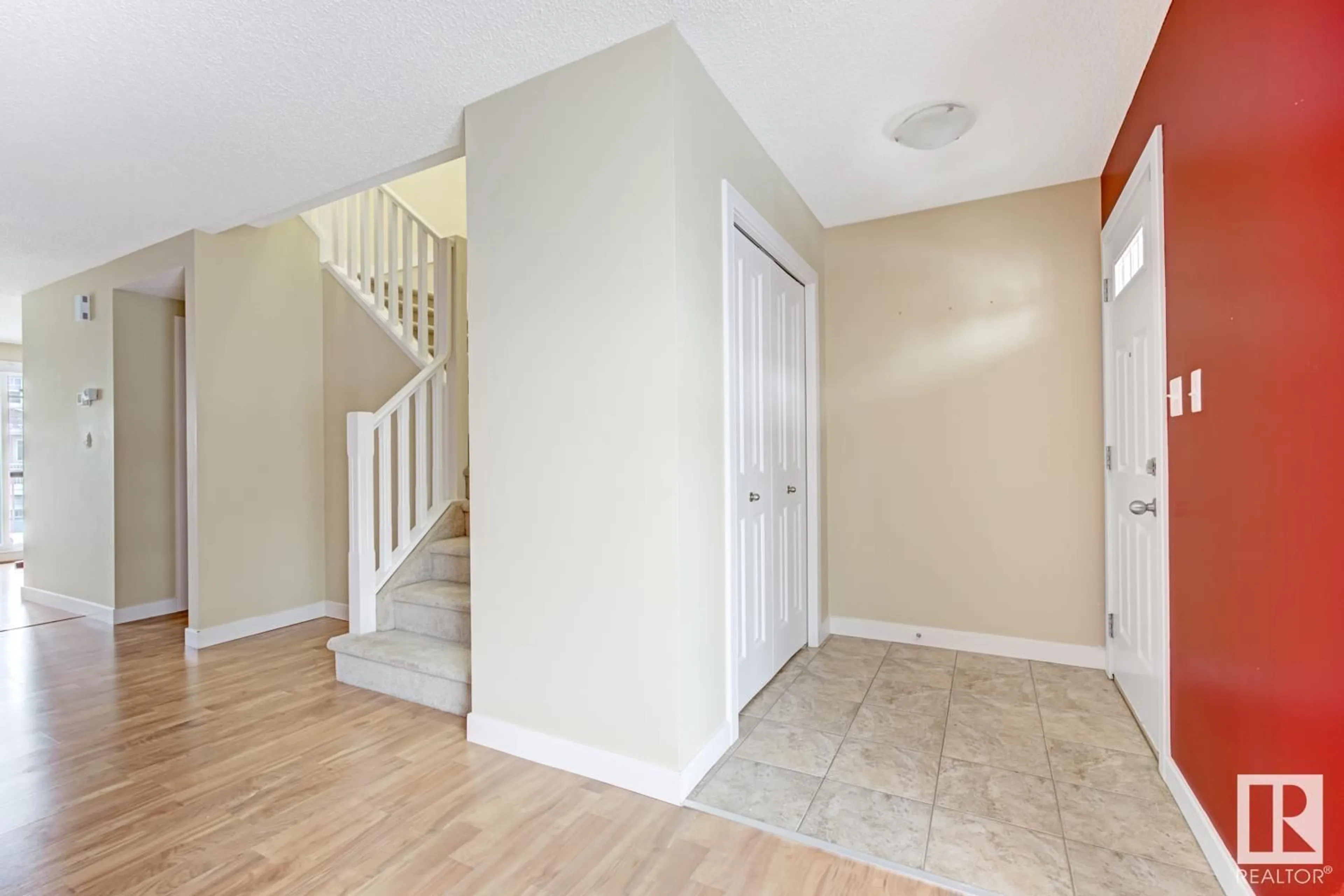 Indoor entryway for 1657 James Mowatt TR SW, Edmonton Alberta T6W0J7