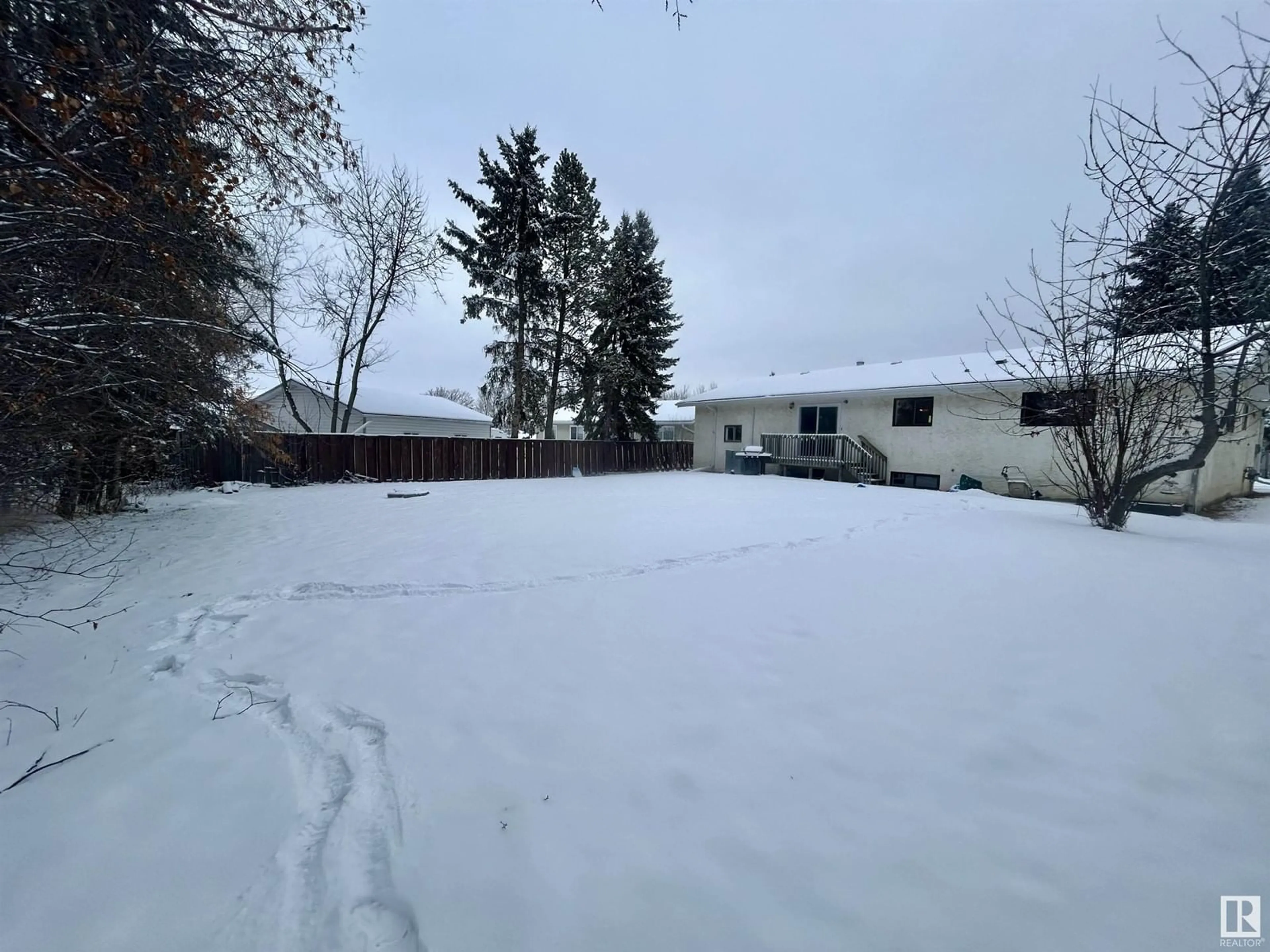 A pic from outside/outdoor area/front of a property/back of a property/a pic from drone, street for 5506 44 ST, Drayton Valley Alberta T7A1B4