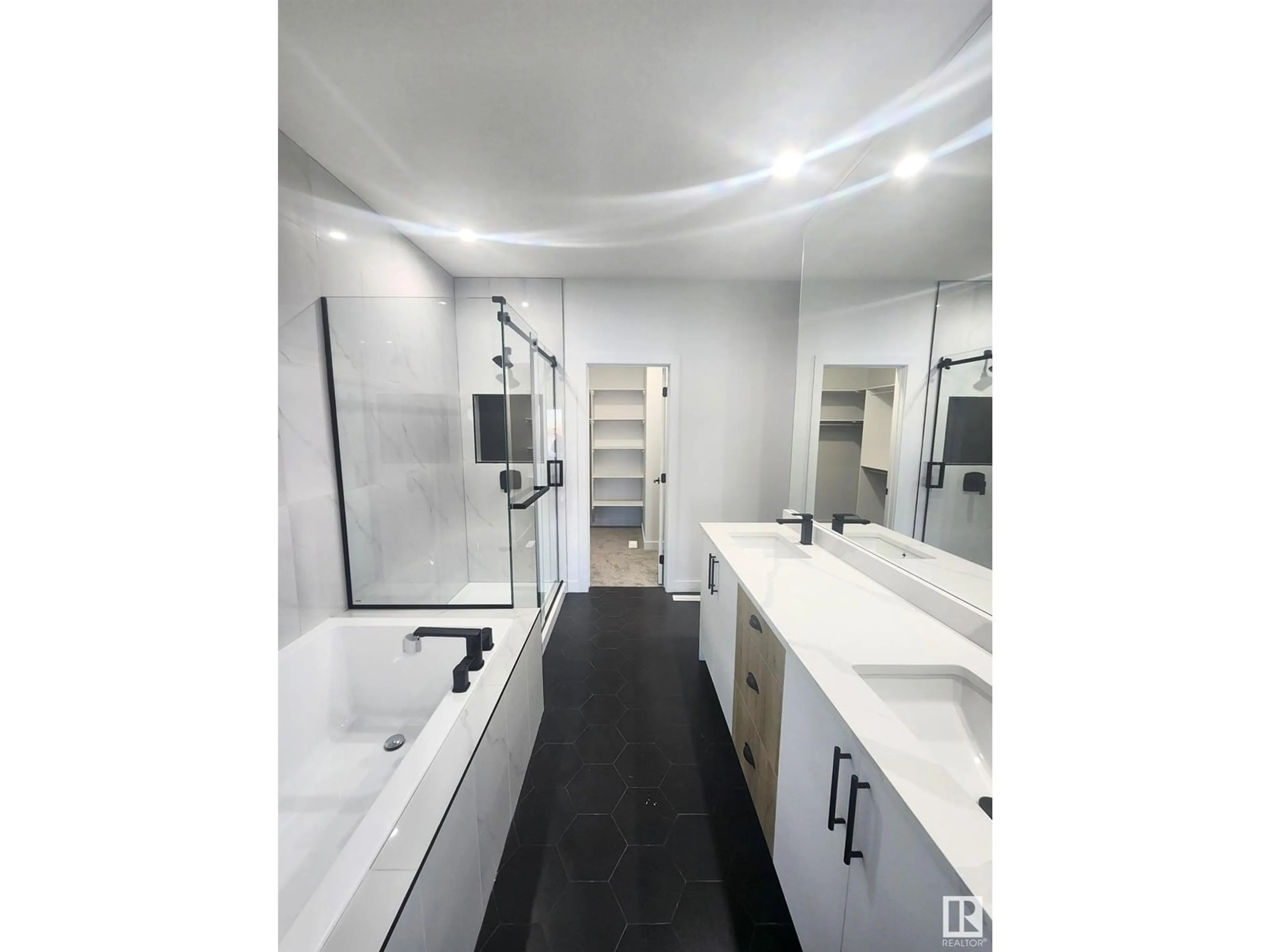 Contemporary bathroom, unknown for 1369 Siskin WD NW, Edmonton Alberta T5S0R3