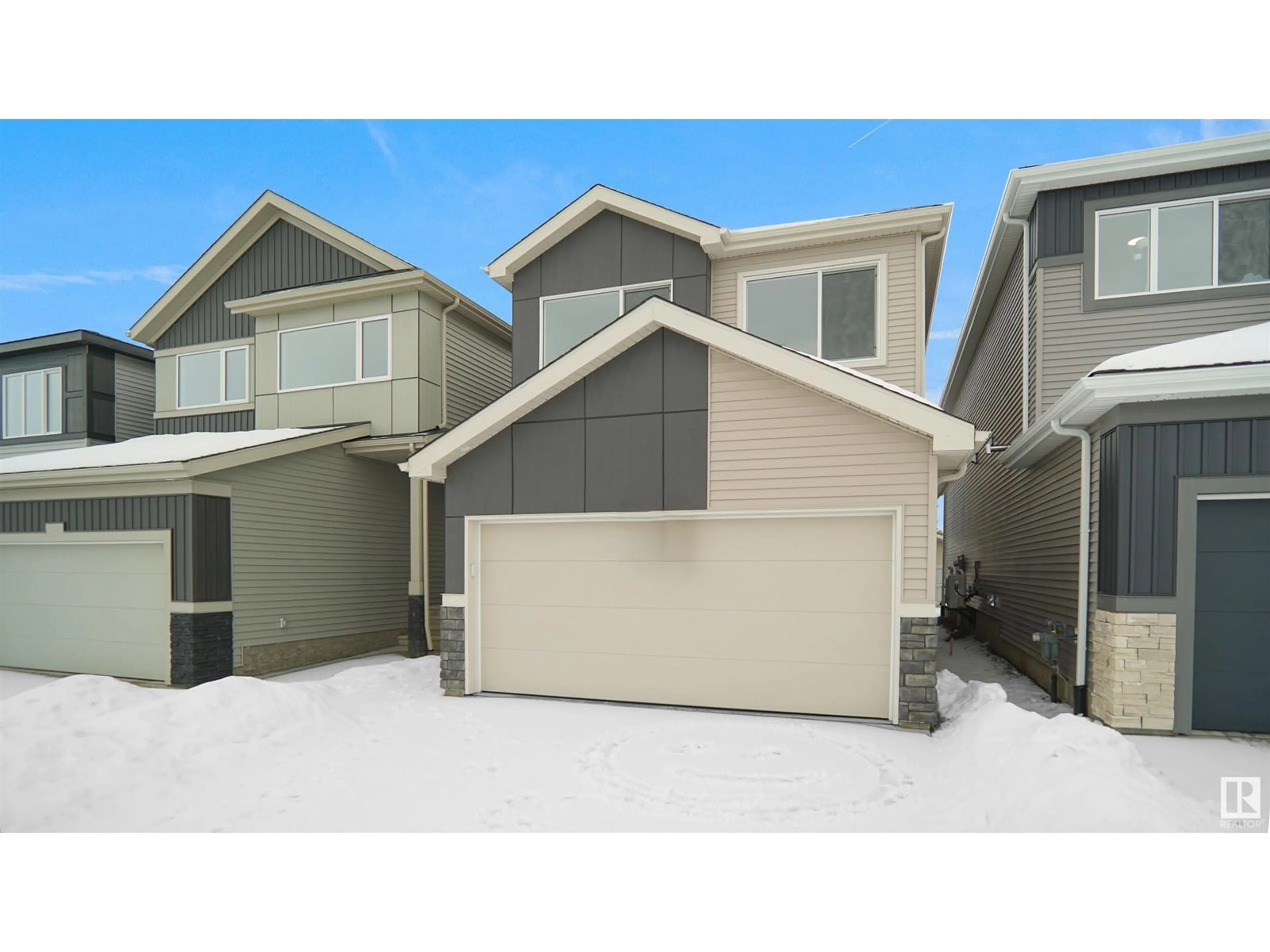 Home with vinyl exterior material, street for 79 ELSINORE PL NW, Edmonton Alberta T5X0M6