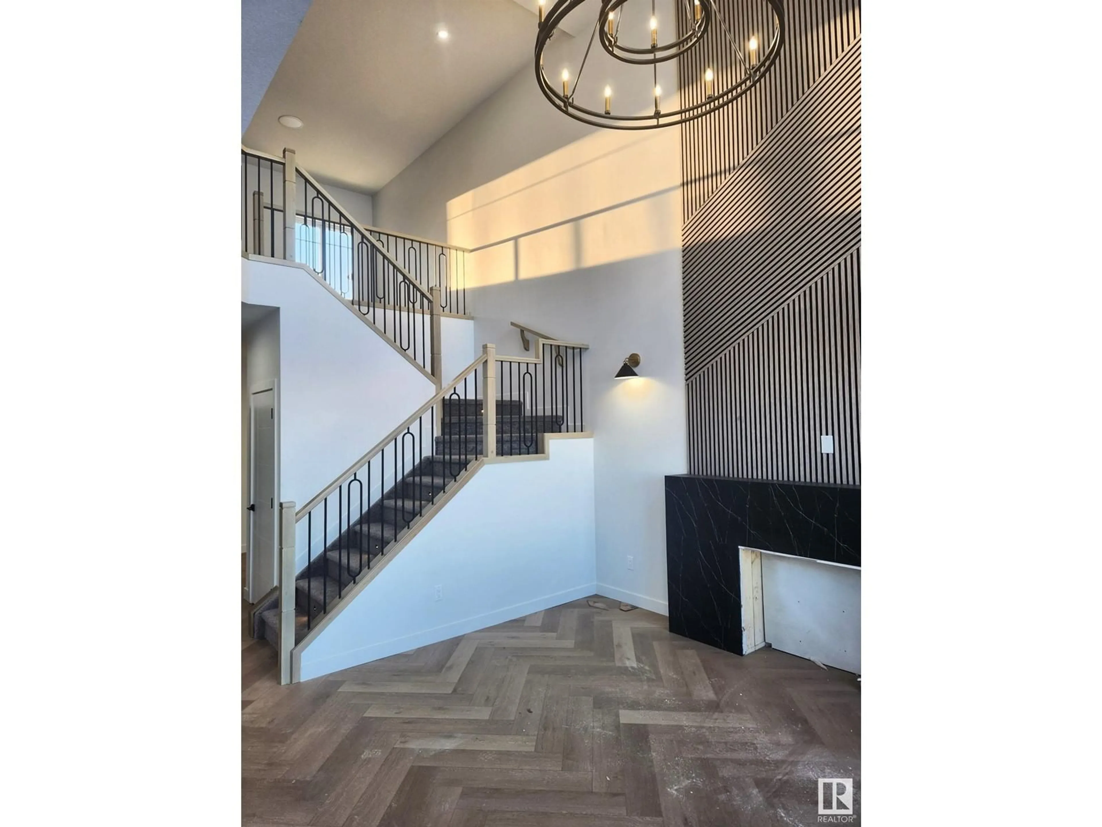 Indoor foyer for 5803 Kootook LI SW, Edmonton Alberta T6W4Z6