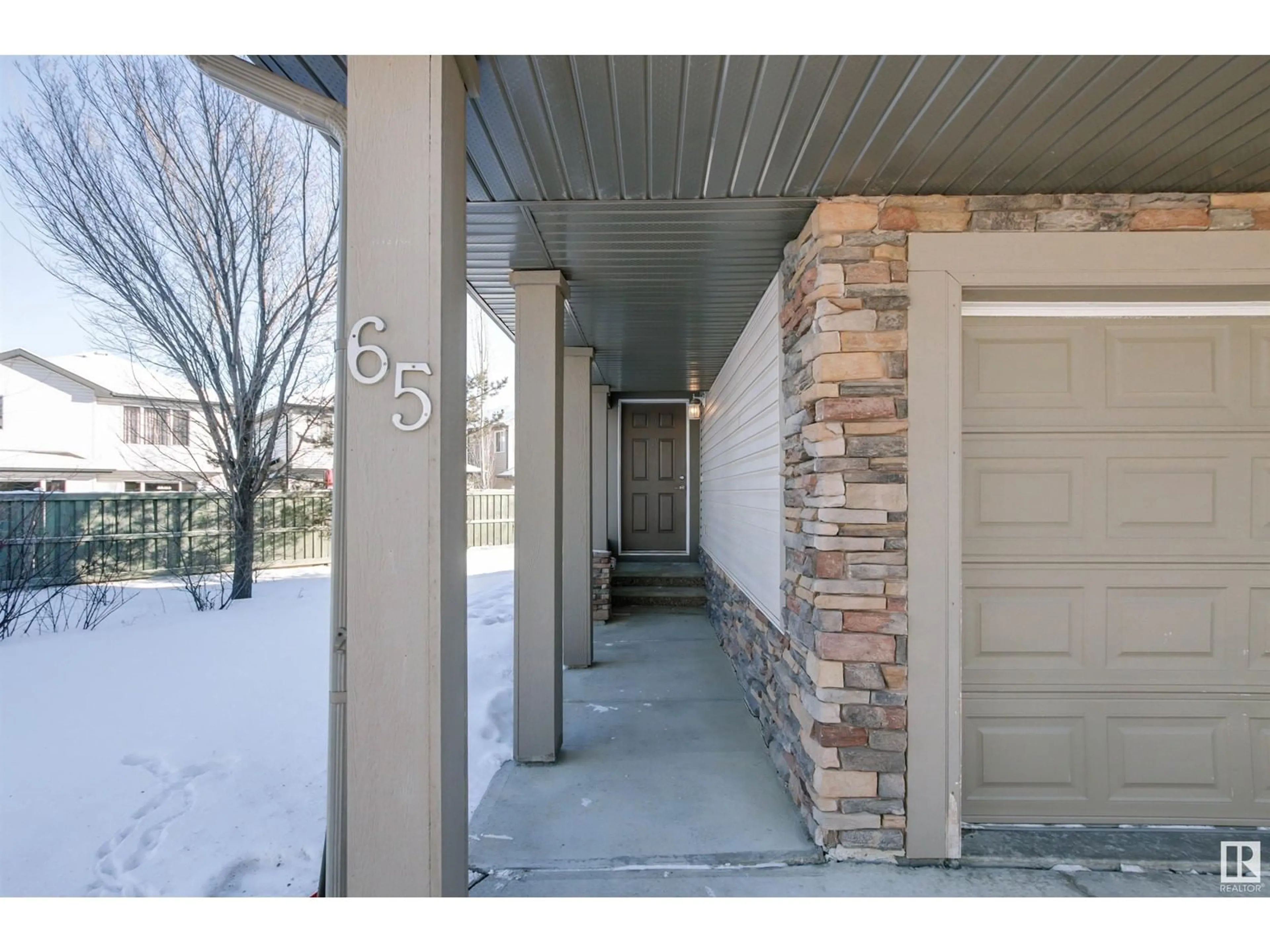 Indoor entryway for #65 12050 17 AV SW, Edmonton Alberta T6W1X4