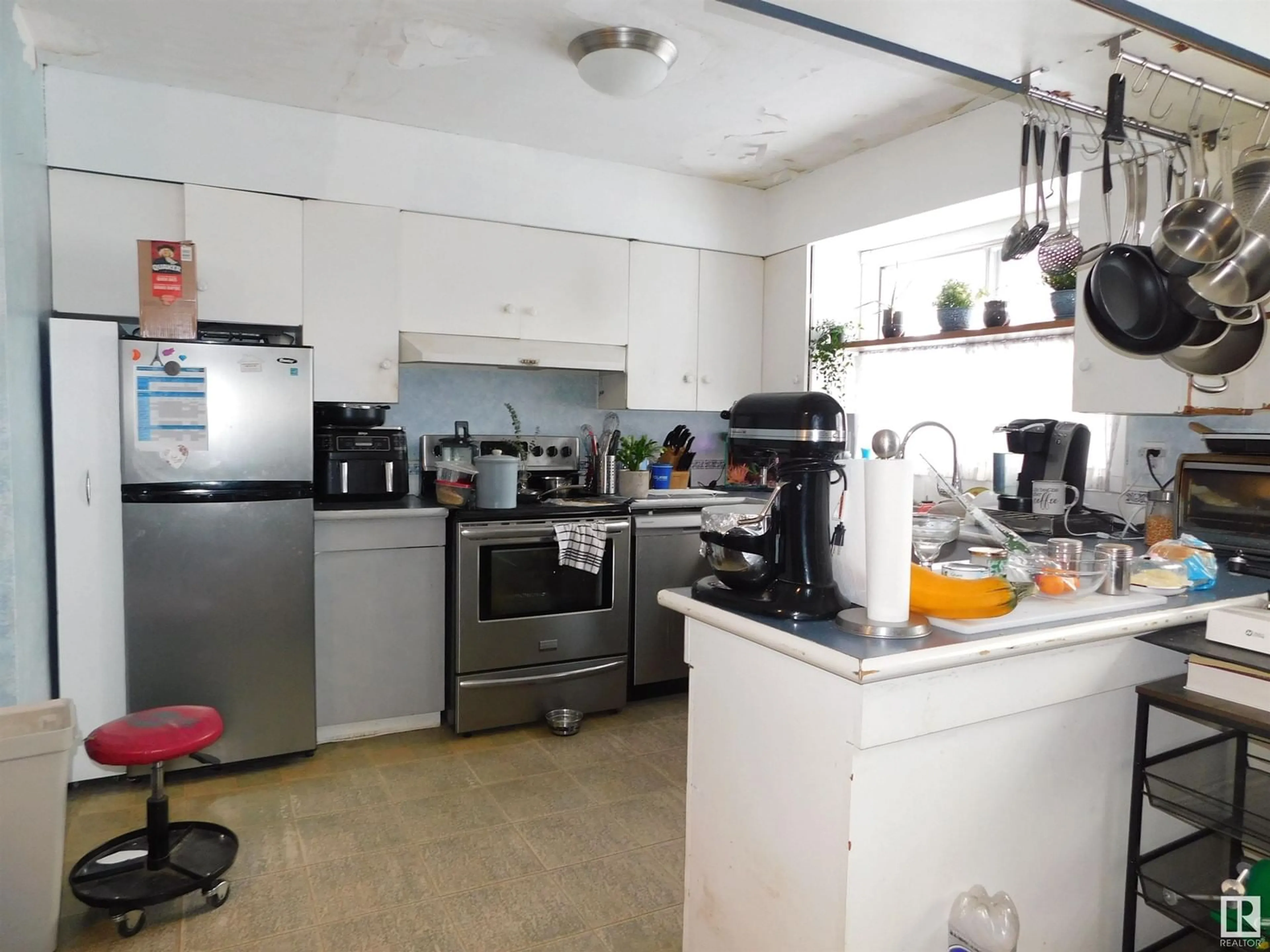 Standard kitchen, unknown for 4222 112 AV NW, Edmonton Alberta T5W0M9