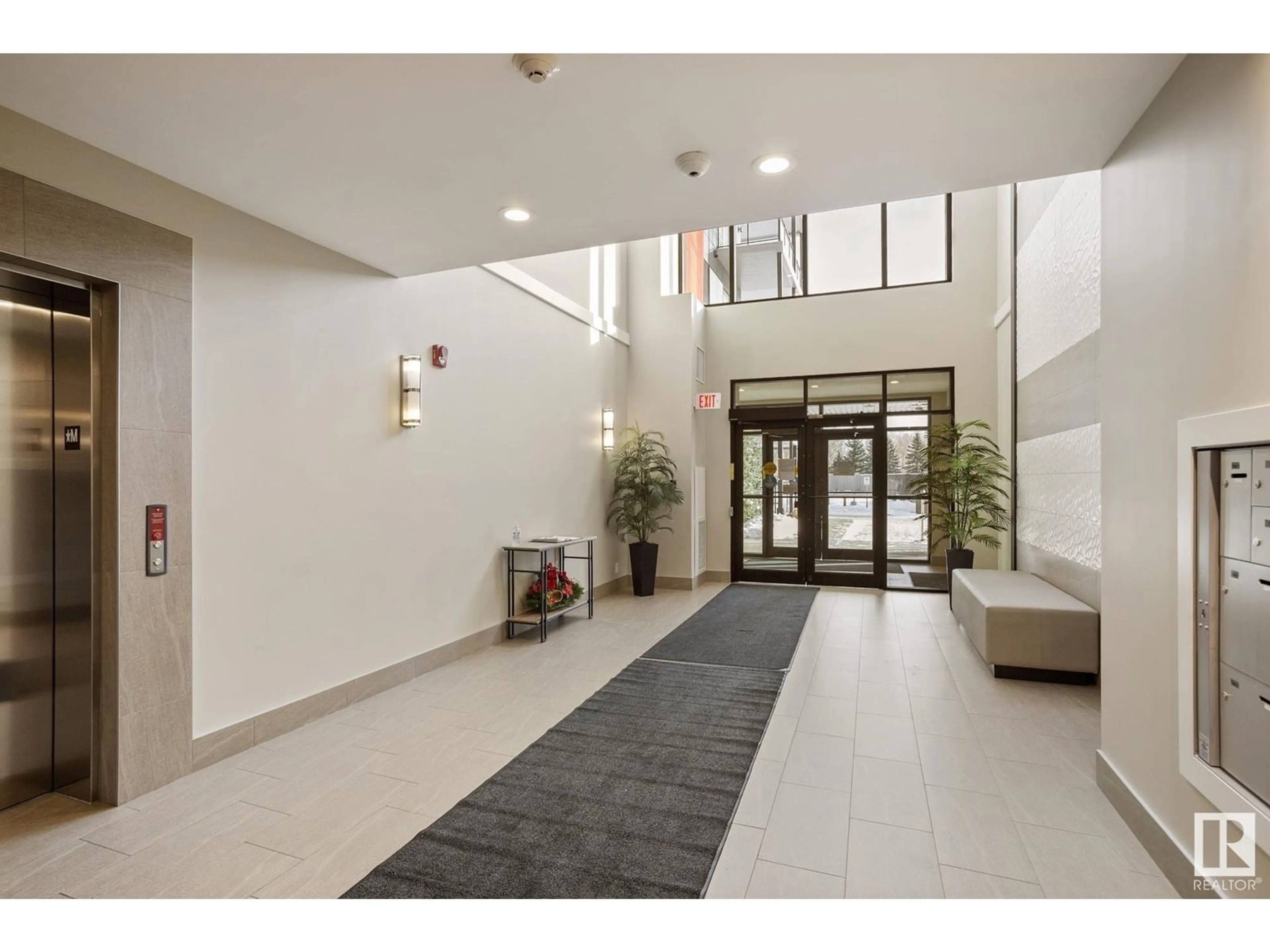 Indoor foyer for #129 11074 ELLERSLIE RD SW, Edmonton Alberta T6W2C2