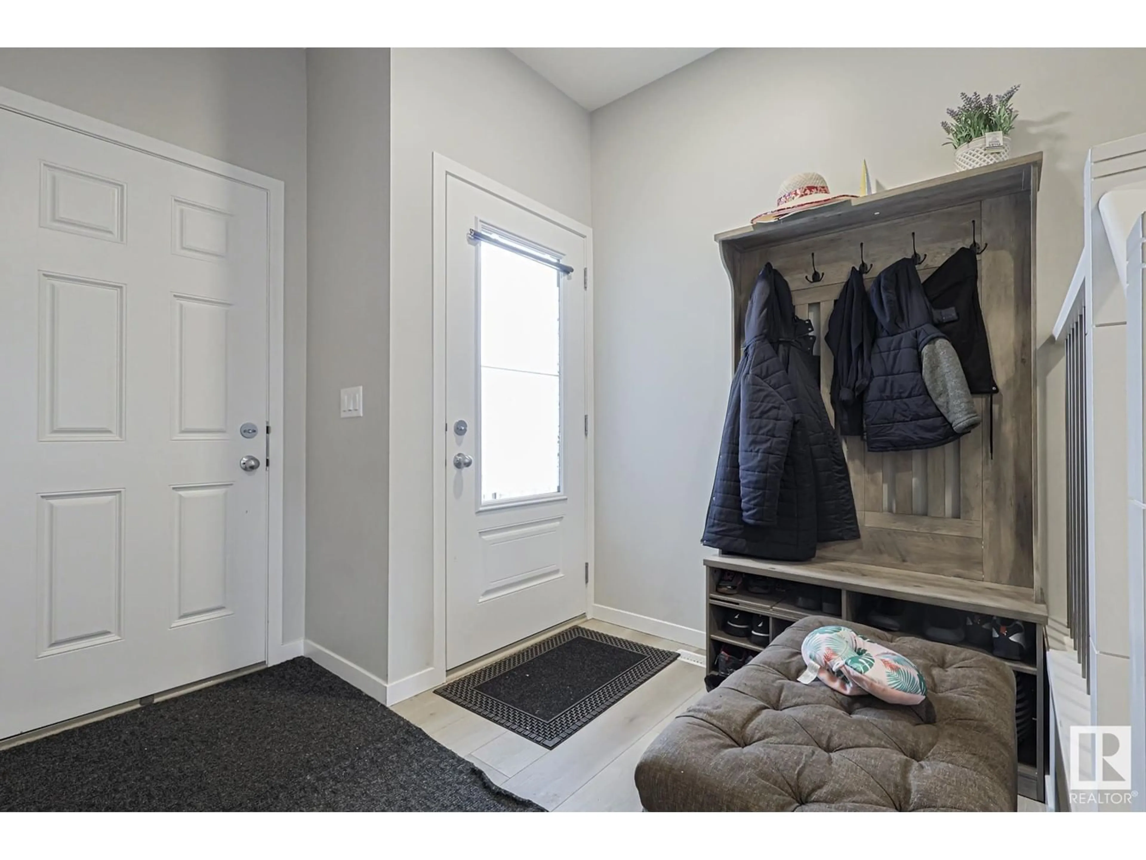 Indoor entryway for 5357 LARK LANDING LD NW, Edmonton Alberta T5S0S2