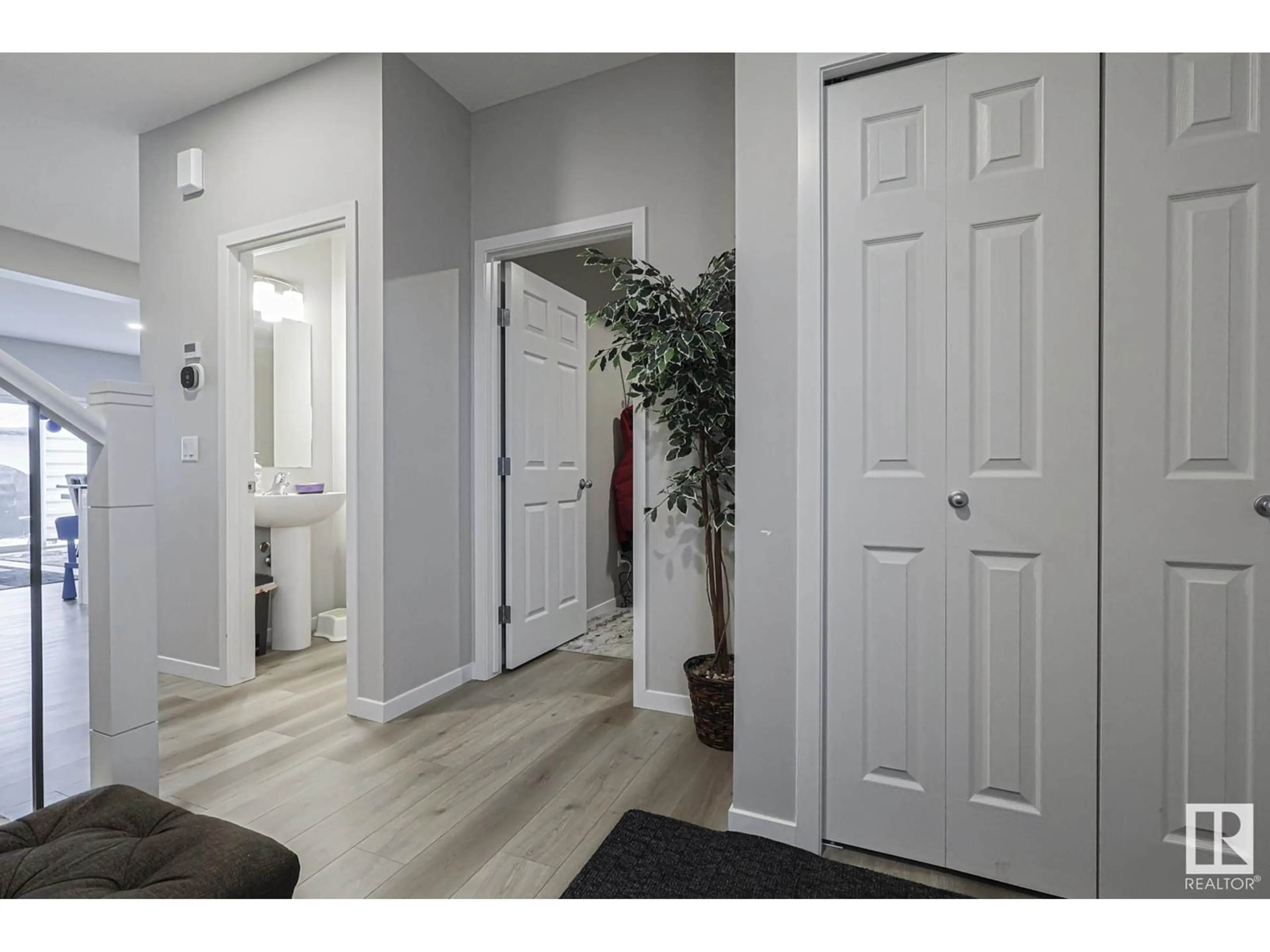 Indoor entryway for 5357 LARK LANDING LD NW, Edmonton Alberta T5S0S2