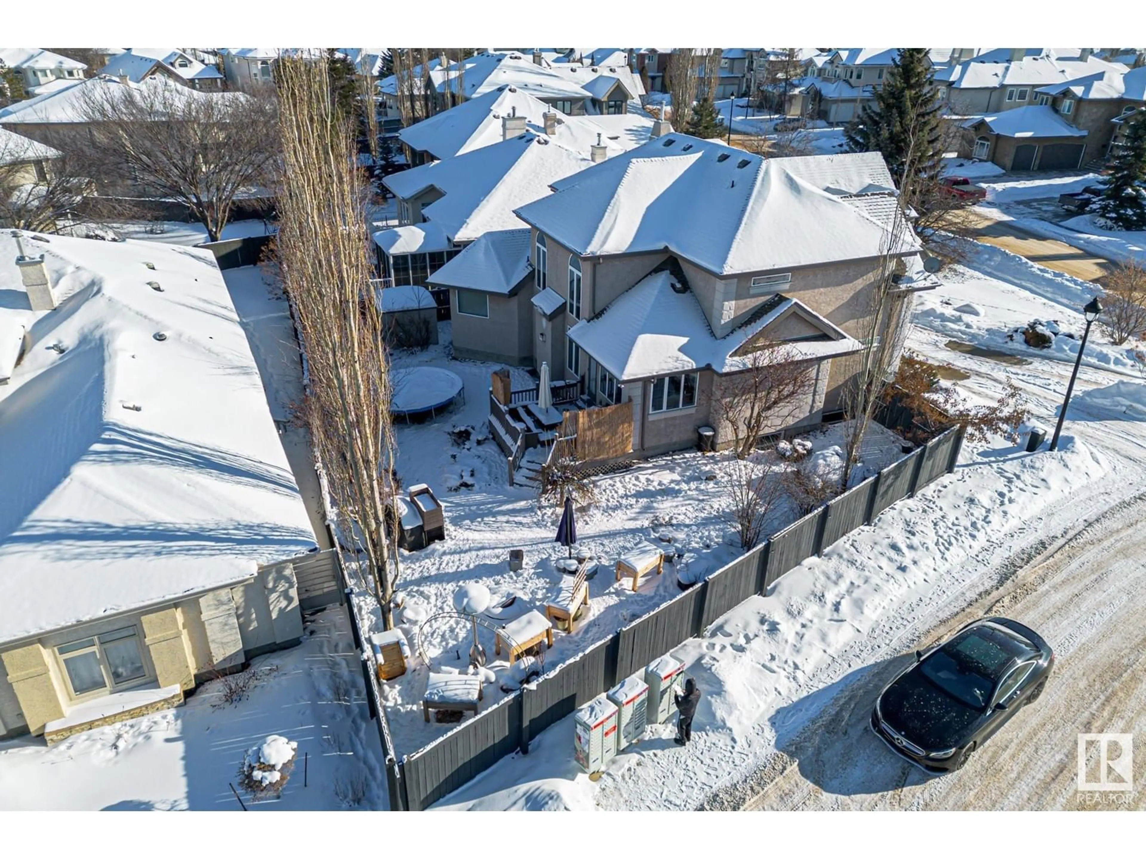 A pic from outside/outdoor area/front of a property/back of a property/a pic from drone, street for 1062 TORY RD NW, Edmonton Alberta T6R3A5