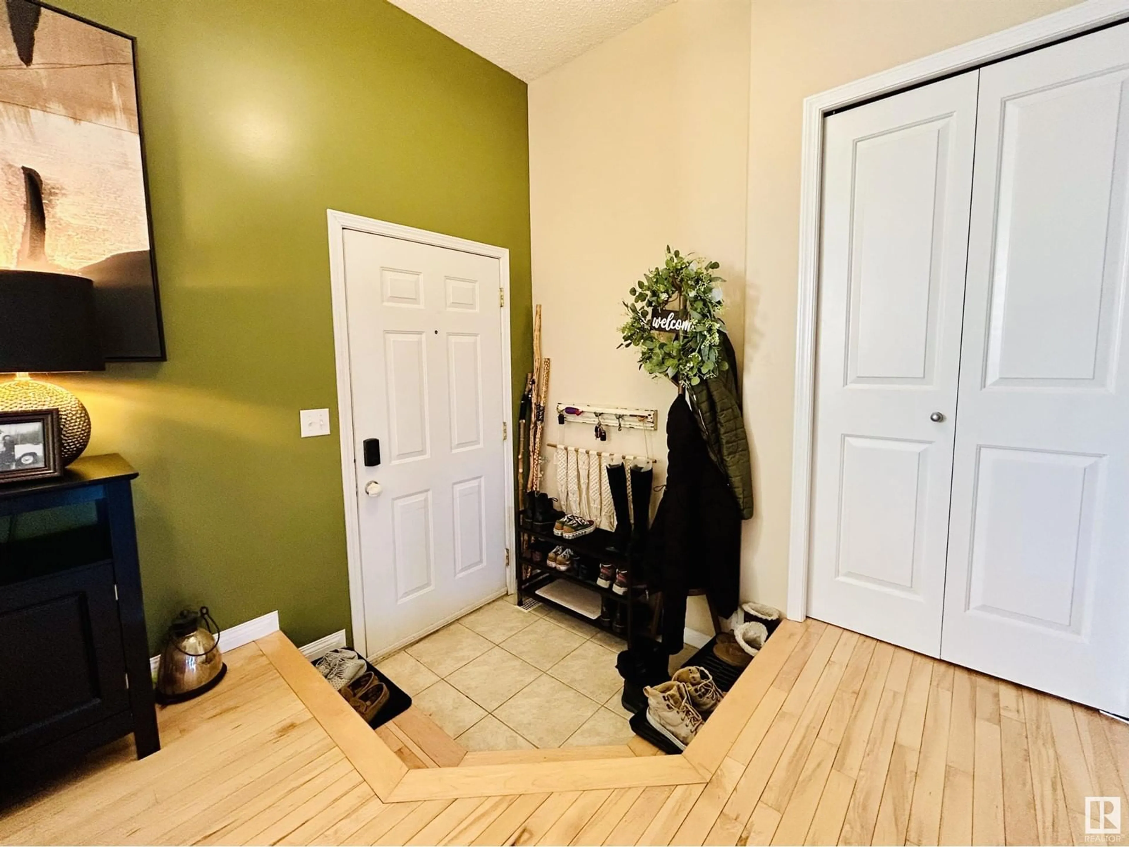 Indoor entryway for #53 8403 164 AV NW, Edmonton Alberta T5Z3Y2