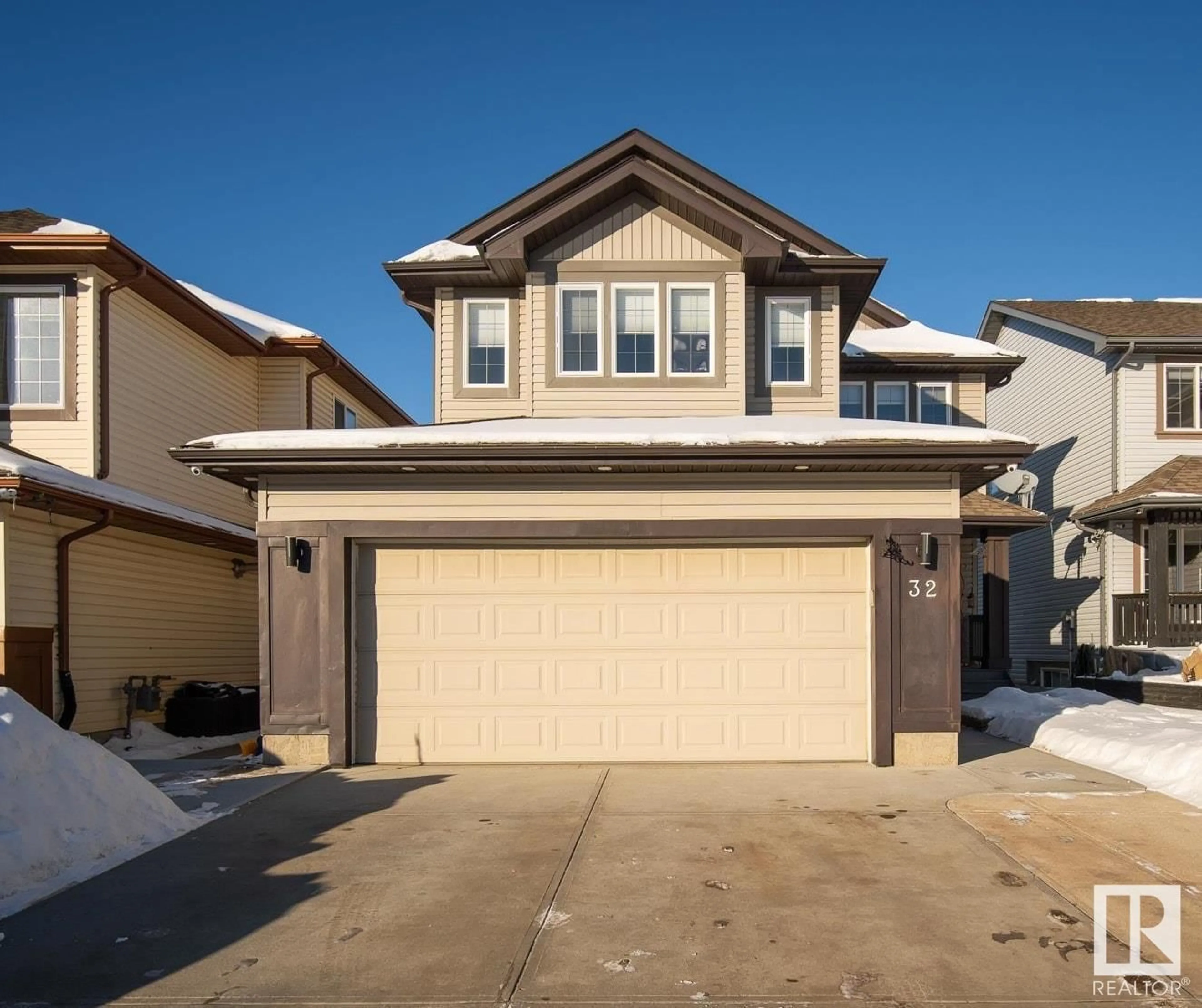 Home with vinyl exterior material, street for 32 SUMMERCOURT TERRACE, Sherwood Park Alberta T8H2W1