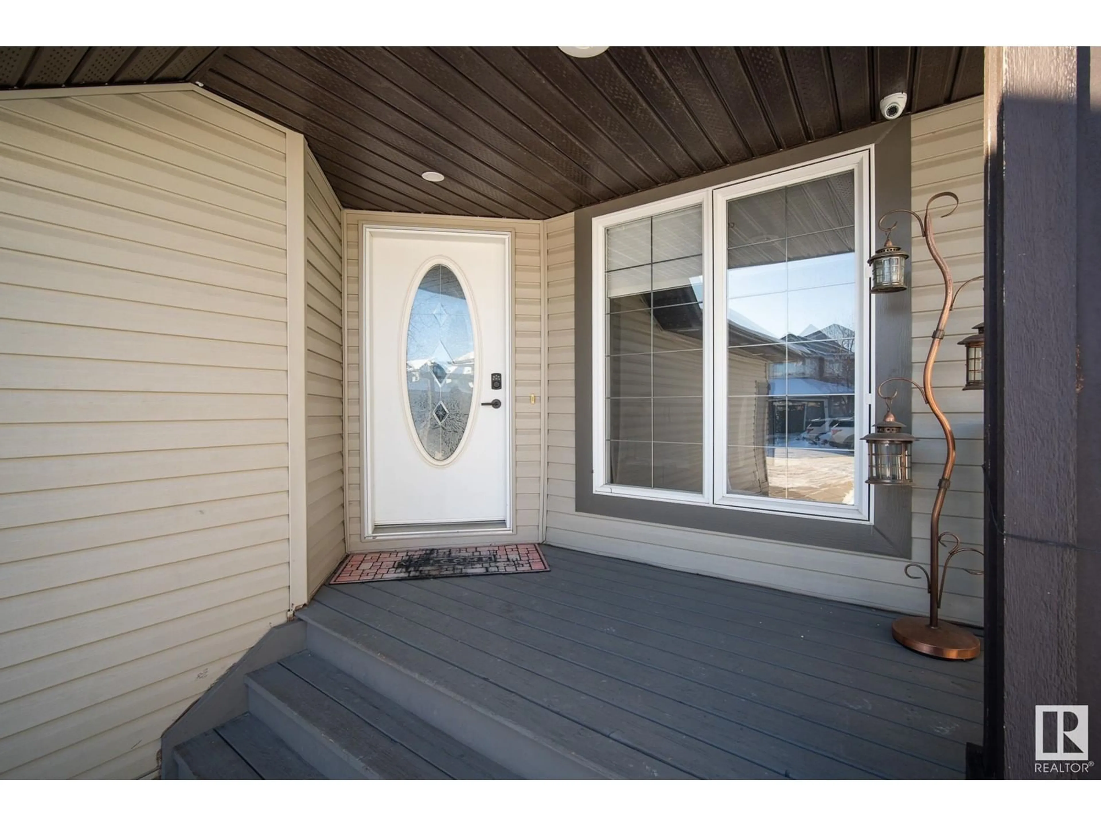 Indoor entryway for 32 SUMMERCOURT TERRACE, Sherwood Park Alberta T8H2W1