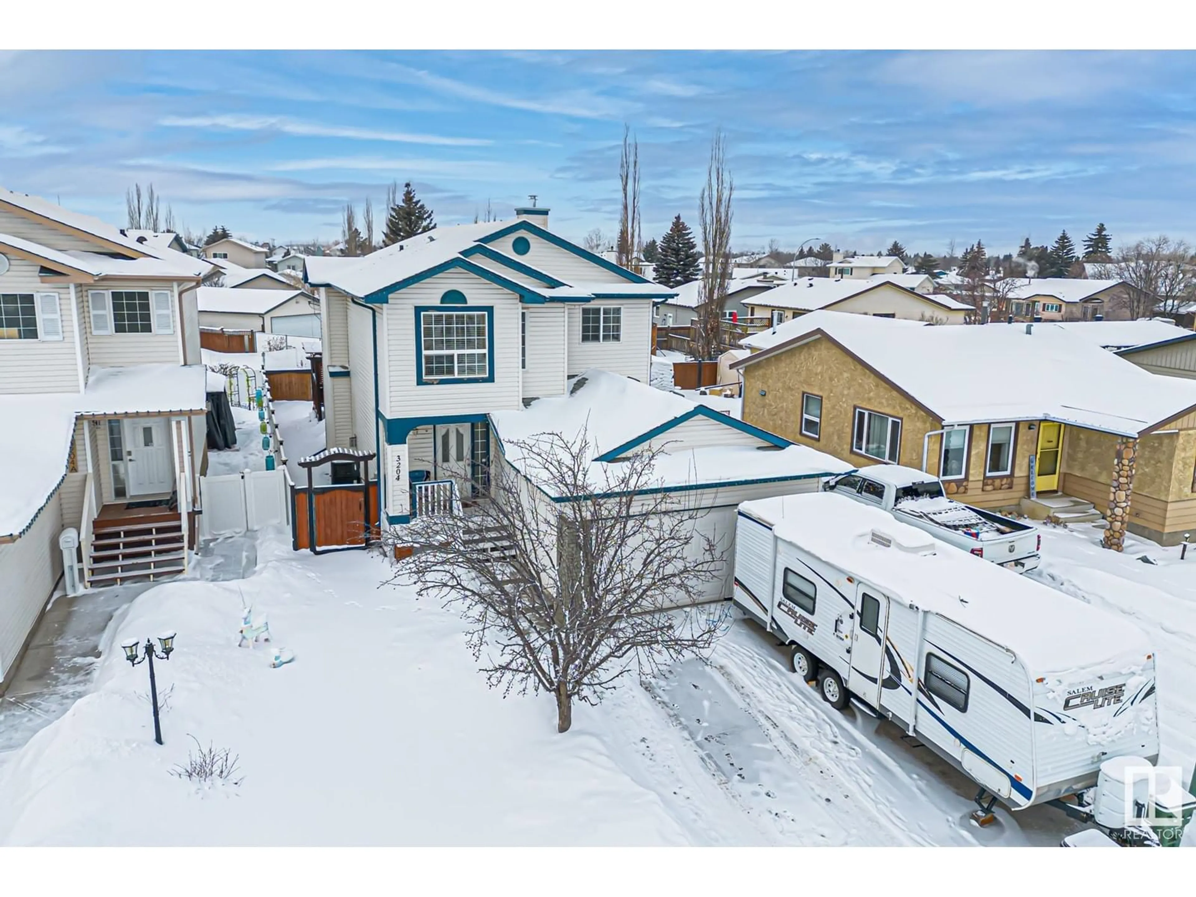 A pic from outside/outdoor area/front of a property/back of a property/a pic from drone, street for 3204 42 ST, Leduc Alberta T9E6B8