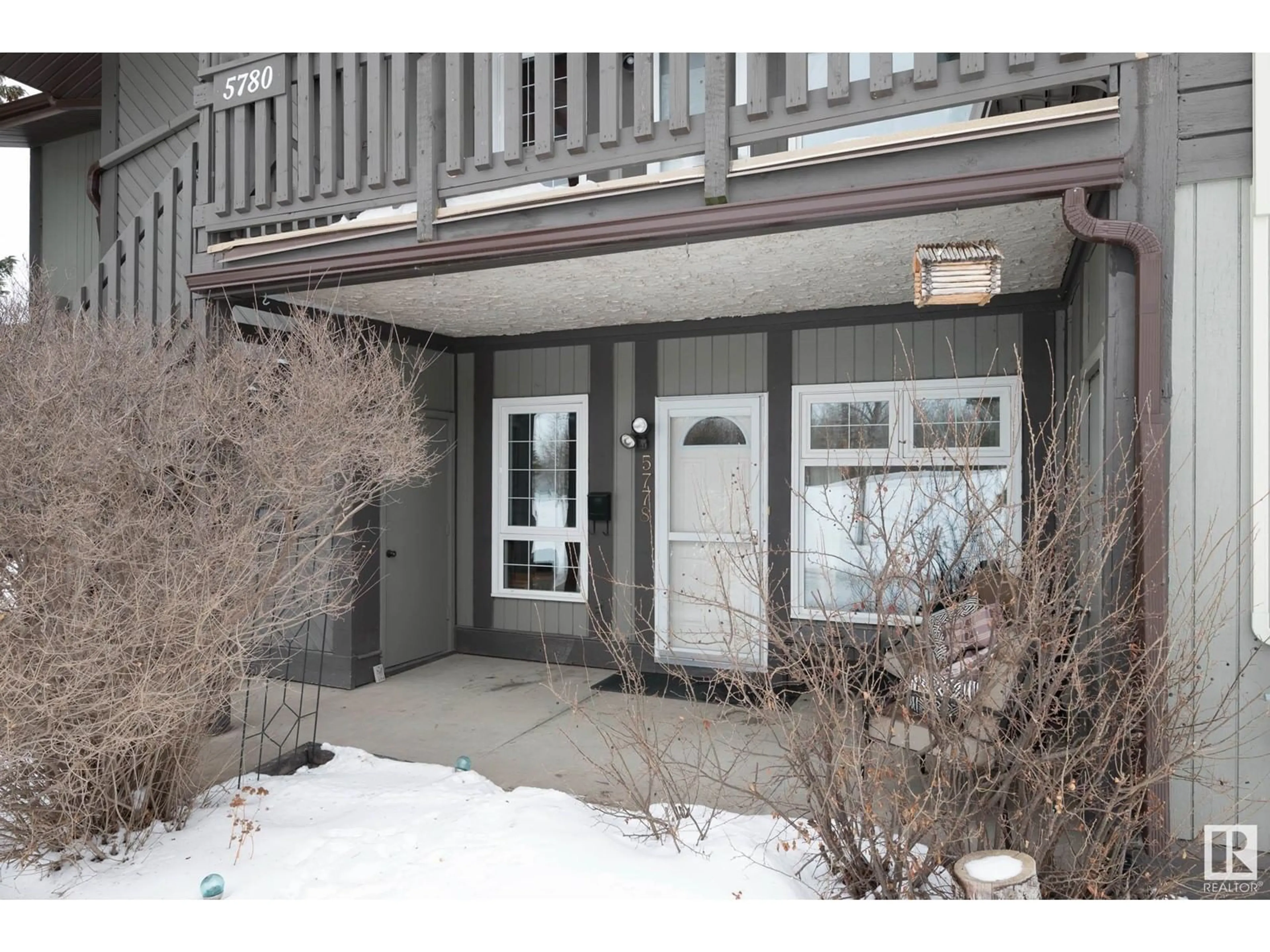 Indoor entryway for 5778 172 ST NW, Edmonton Alberta T6M1B4