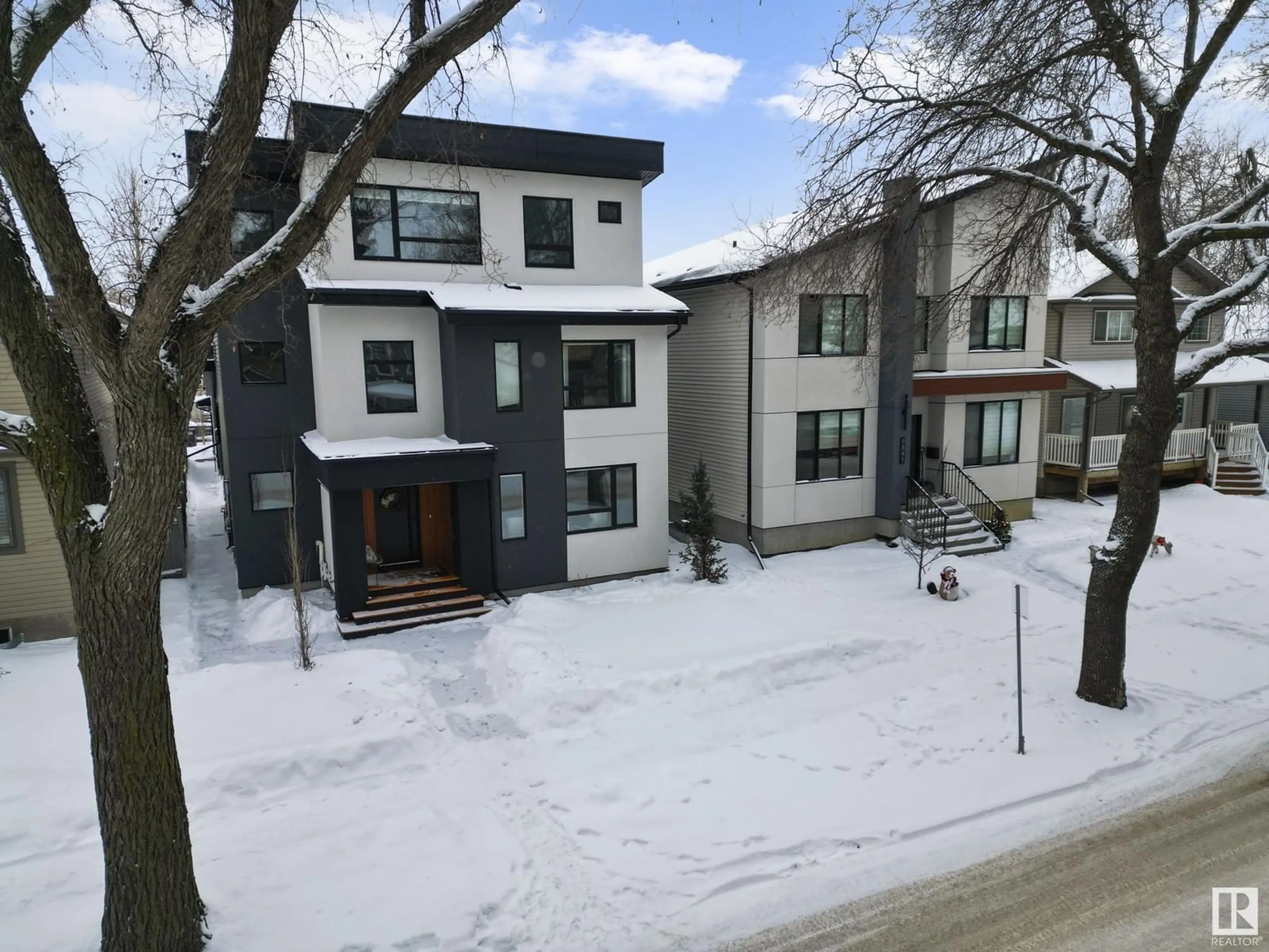 A pic from outside/outdoor area/front of a property/back of a property/a pic from drone, street for 9837 77 AV NW, Edmonton Alberta T6E1M3