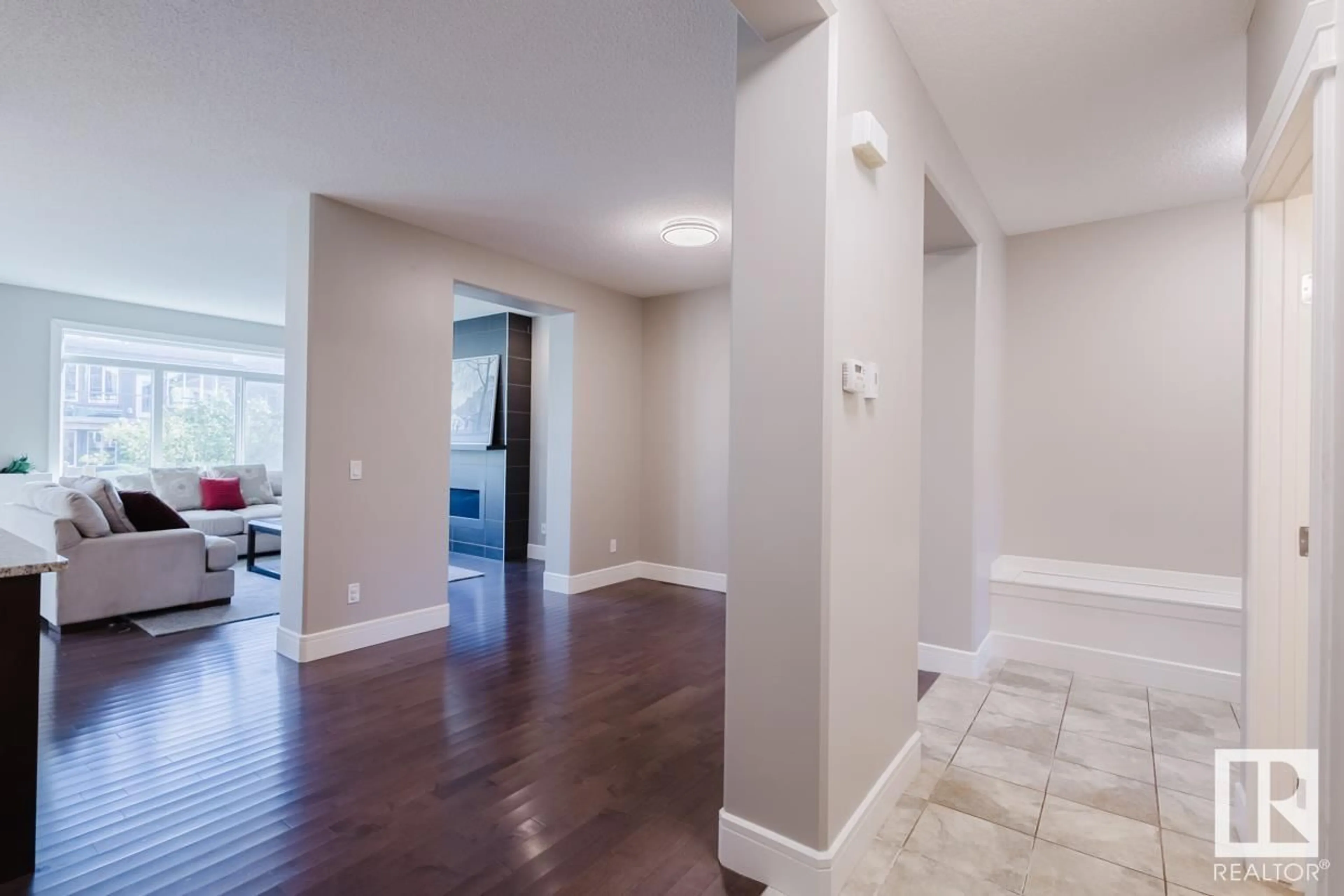 Indoor entryway for 3257 ABBOTT CR SW, Edmonton Alberta T6W2M4