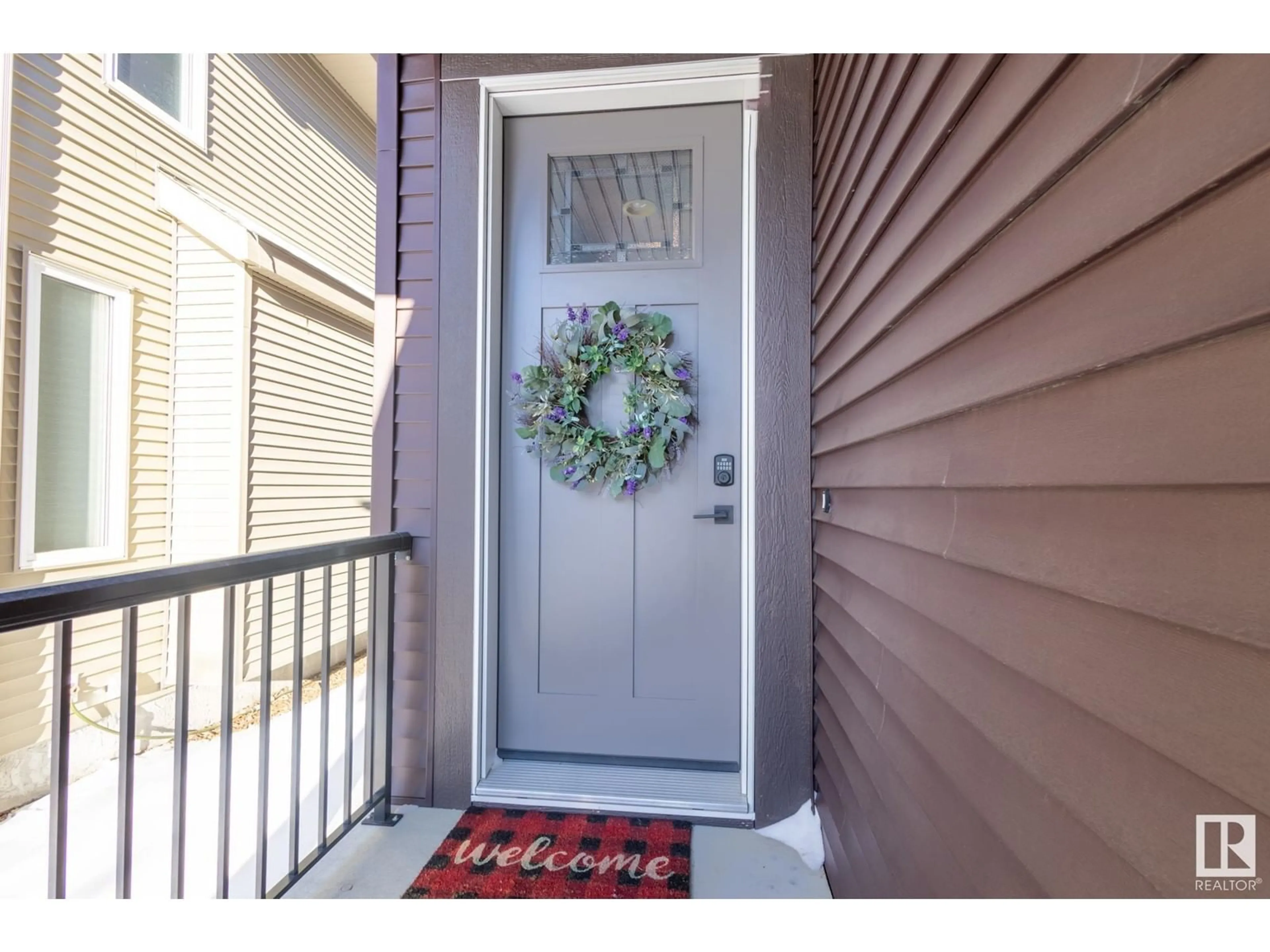 Indoor entryway for 1383 GRAYDON HILL WY SW, Edmonton Alberta T6W3C9