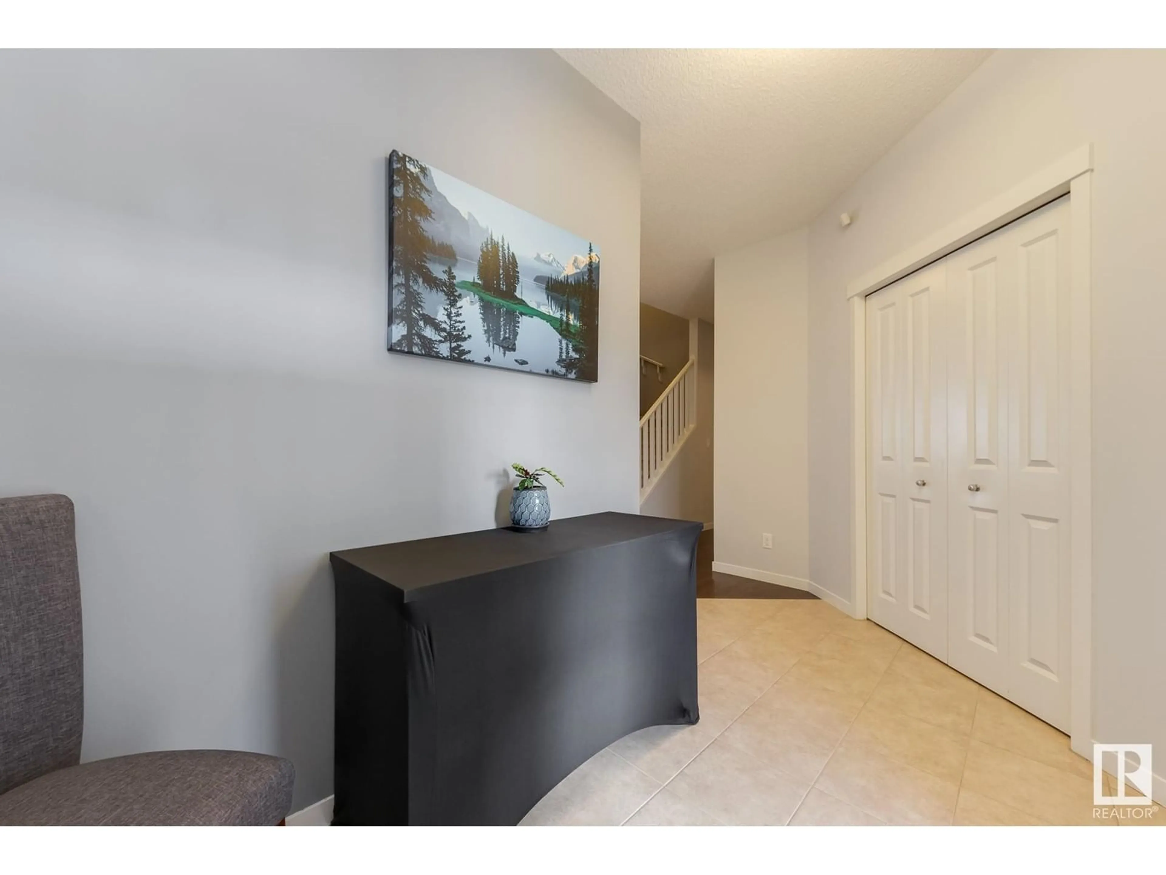 Indoor entryway for 5720 175 AV NW, Edmonton Alberta T5Y0T5