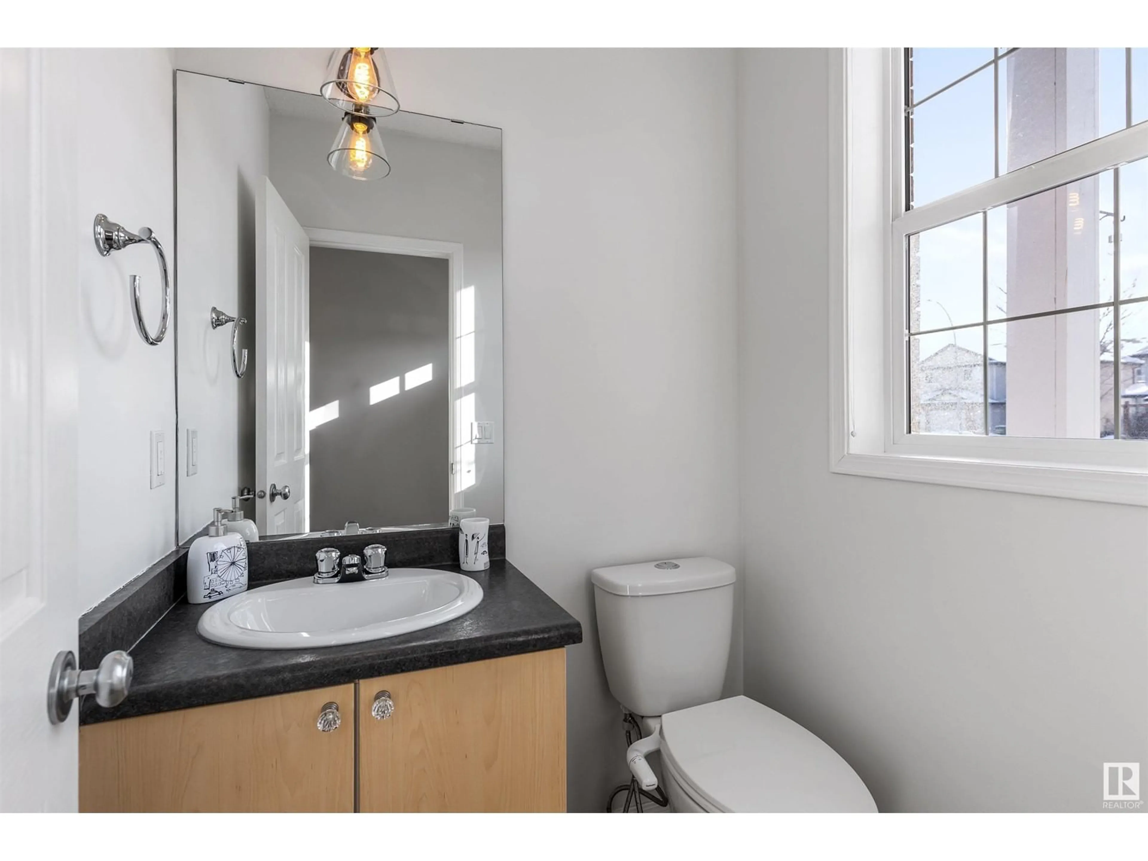 Standard bathroom, unknown for 41 NEVIS CL, St. Albert Alberta T8N0R6