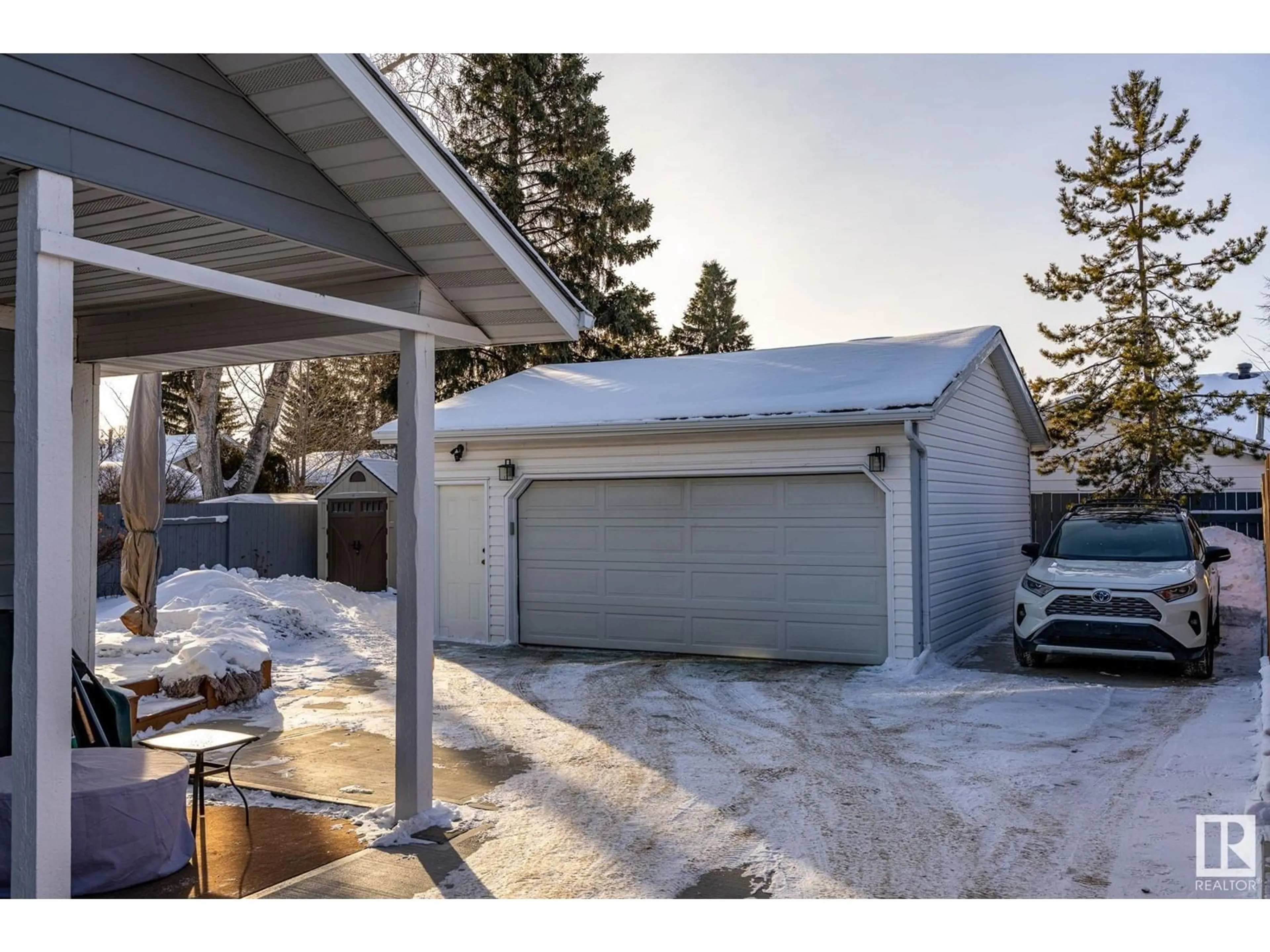 Indoor garage for 17917 63A AV NW, Edmonton Alberta T5T2J1