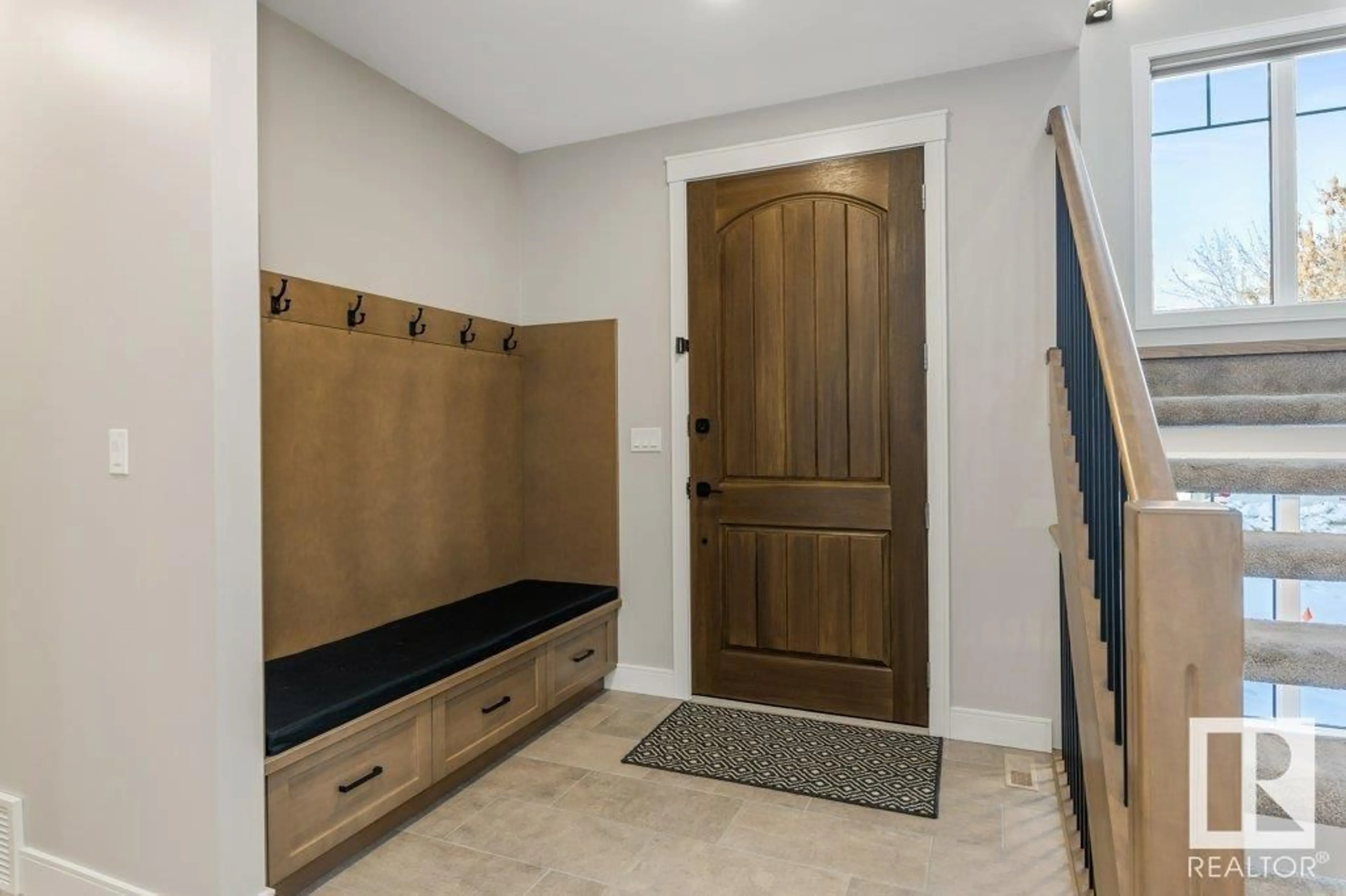 Indoor entryway for 47 KINGSDALE CR, St. Albert Alberta T8N7J4