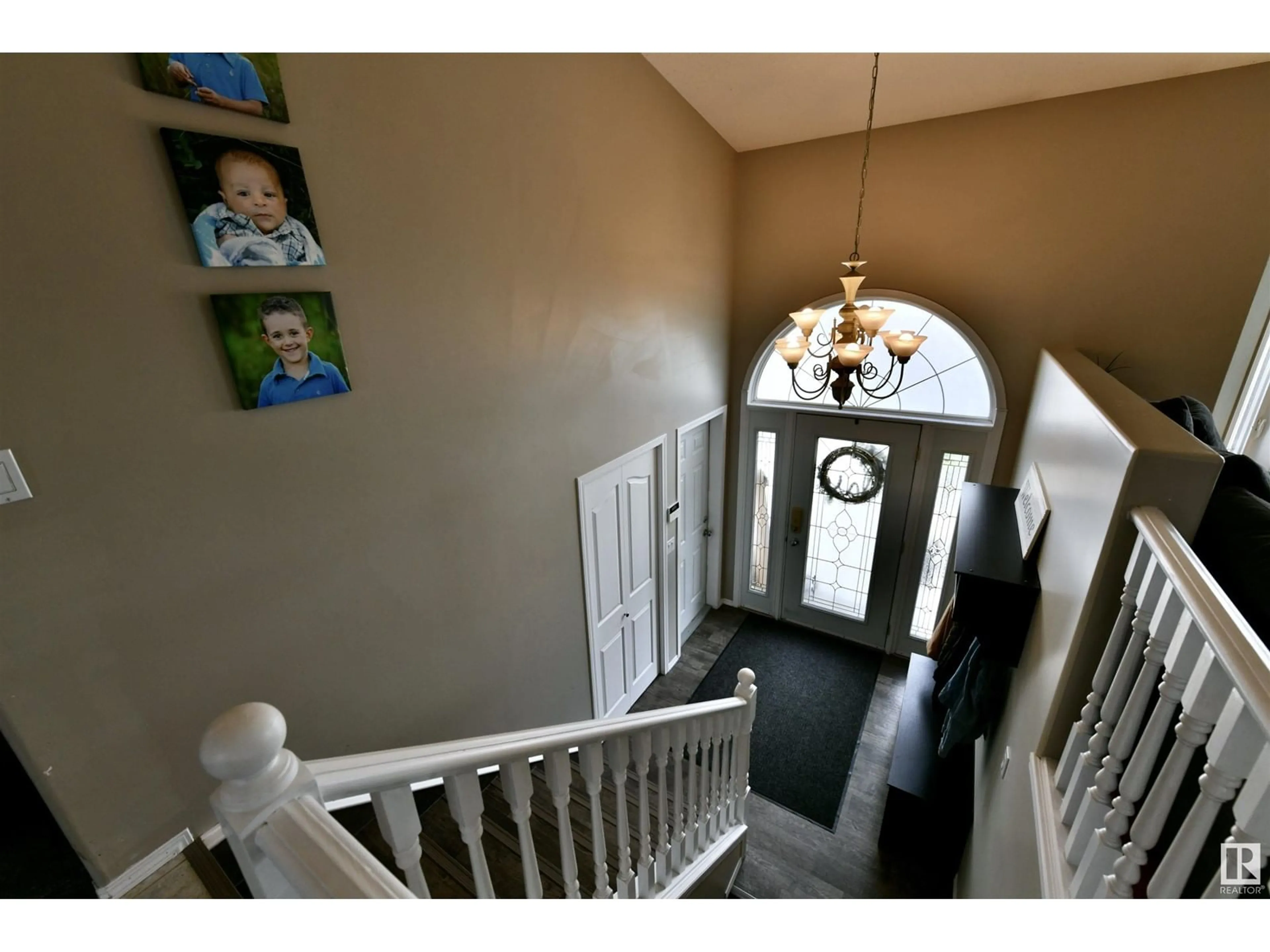 Indoor entryway for 5914 47 AV, St. Paul Town Alberta T0A3A1