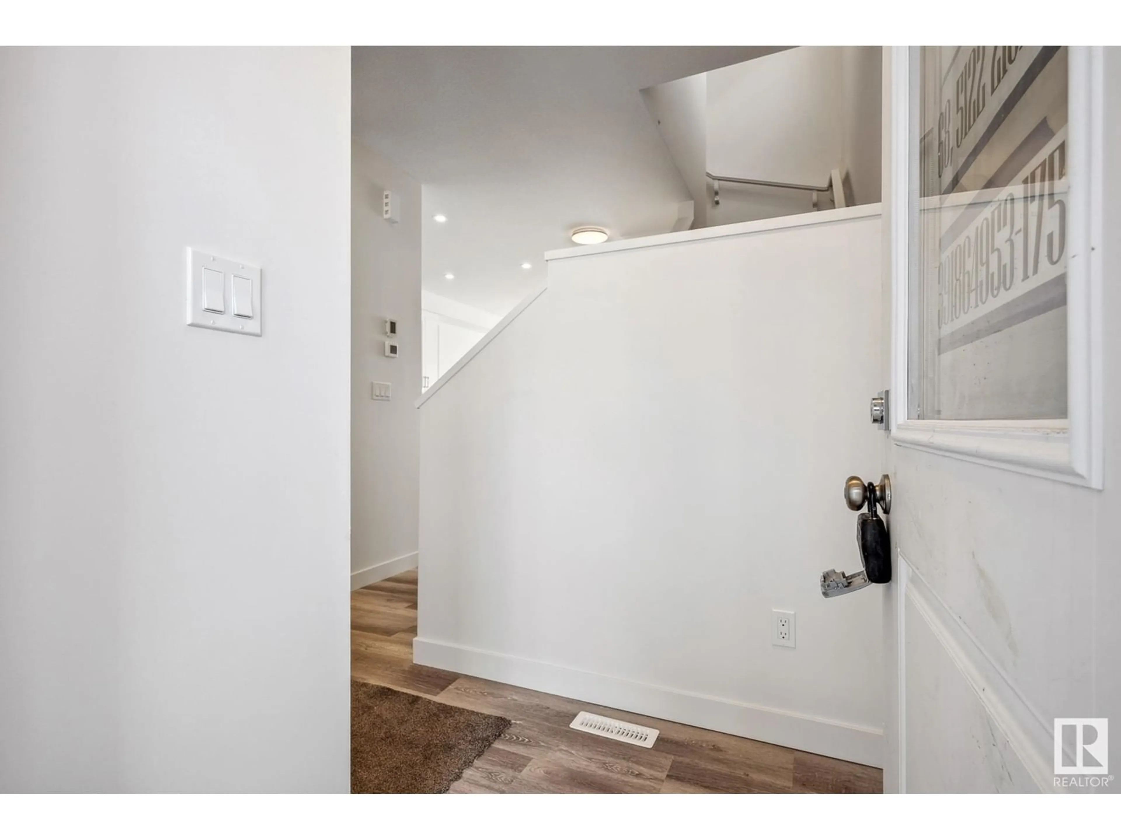 Indoor entryway for #68 5122 213A ST NW, Edmonton Alberta T6M0K7