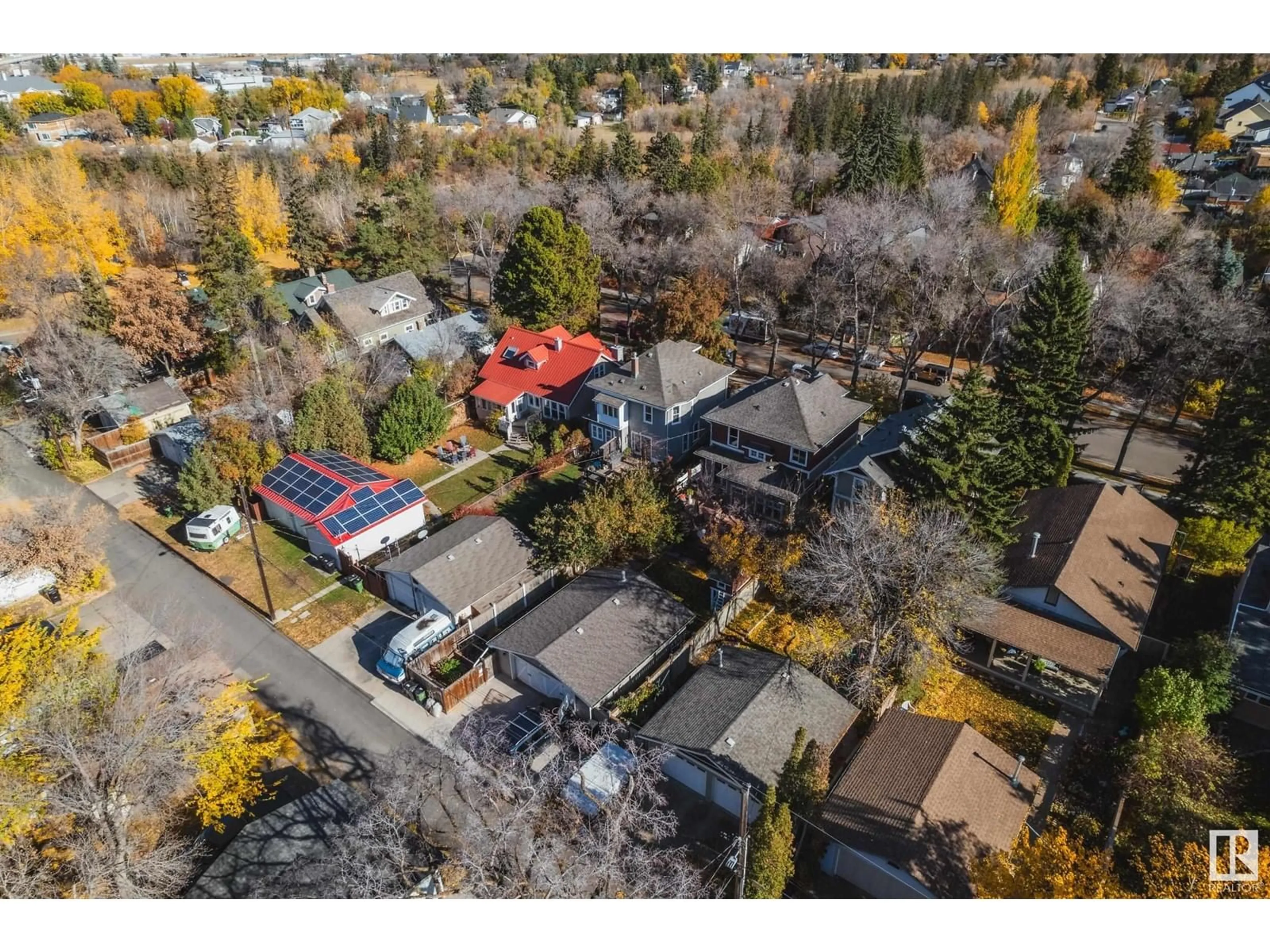 A pic from outside/outdoor area/front of a property/back of a property/a pic from drone, street for 10932 81 ST NW, Edmonton Alberta T5H1L5