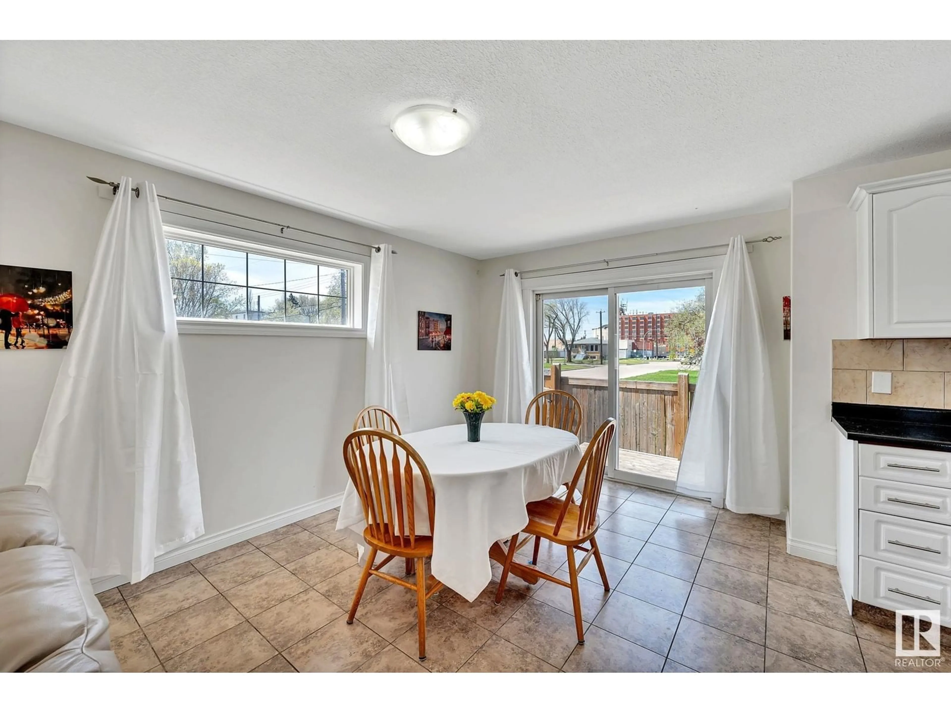 Dining room, unknown for 7006 119 AV NW, Edmonton Alberta T5B1T7