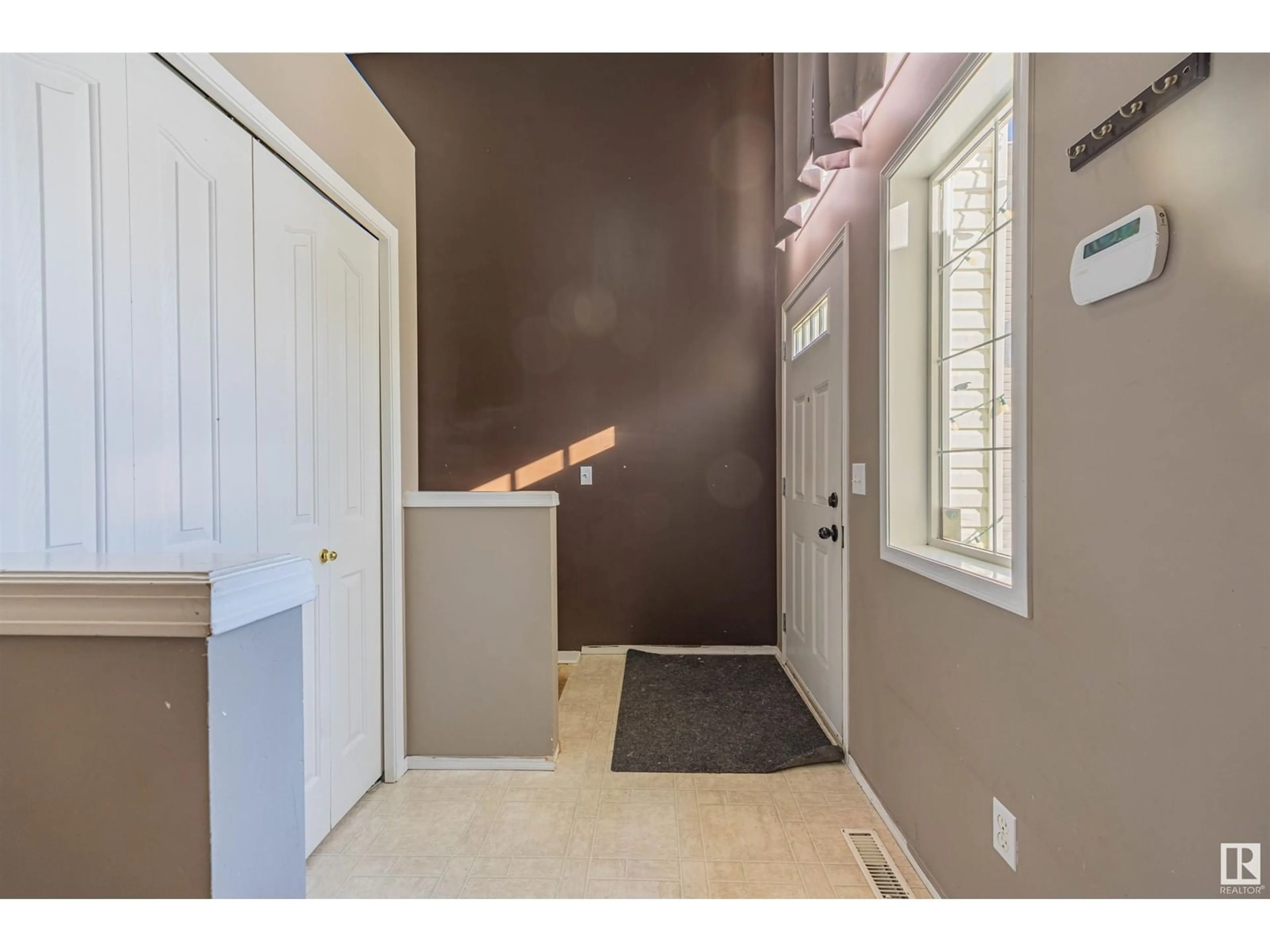 Indoor entryway for 13814 158 AV NW, Edmonton Alberta T6V1S5