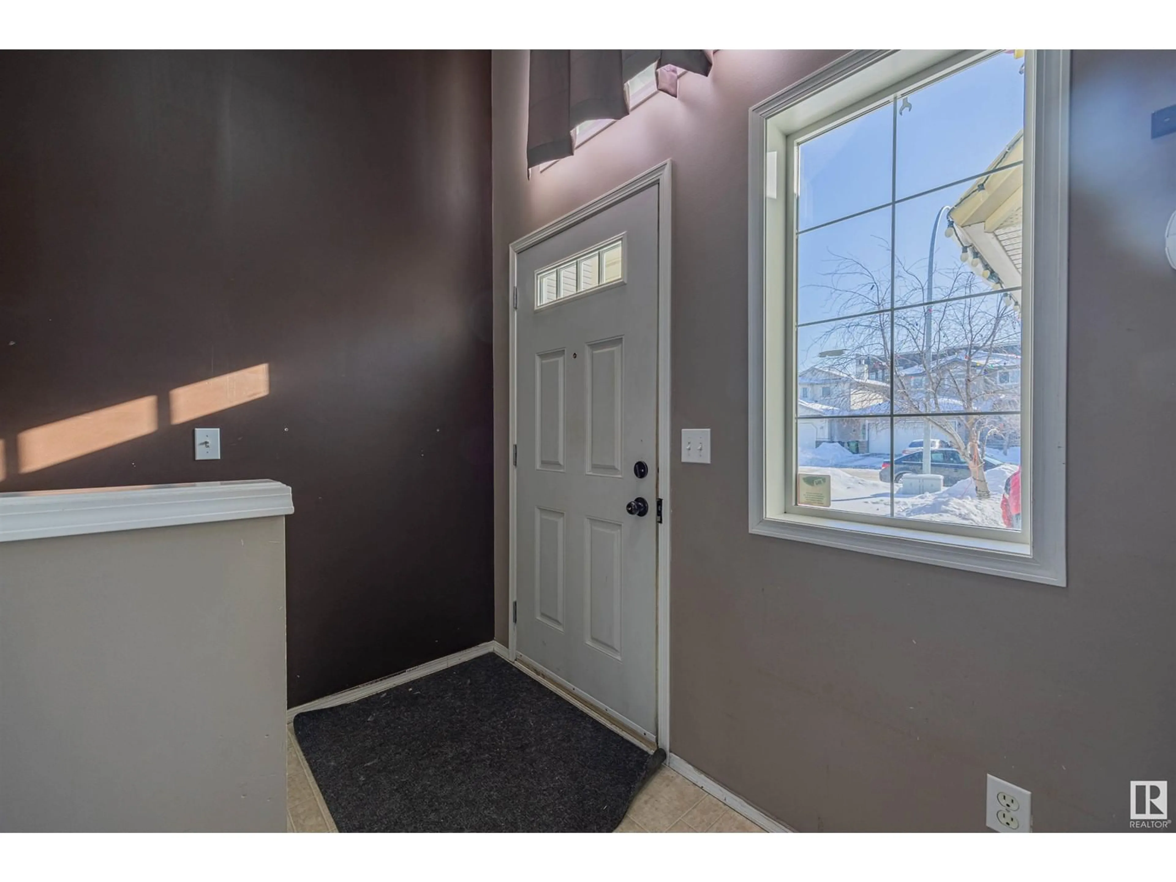 Indoor entryway for 13814 158 AV NW, Edmonton Alberta T6V1S5