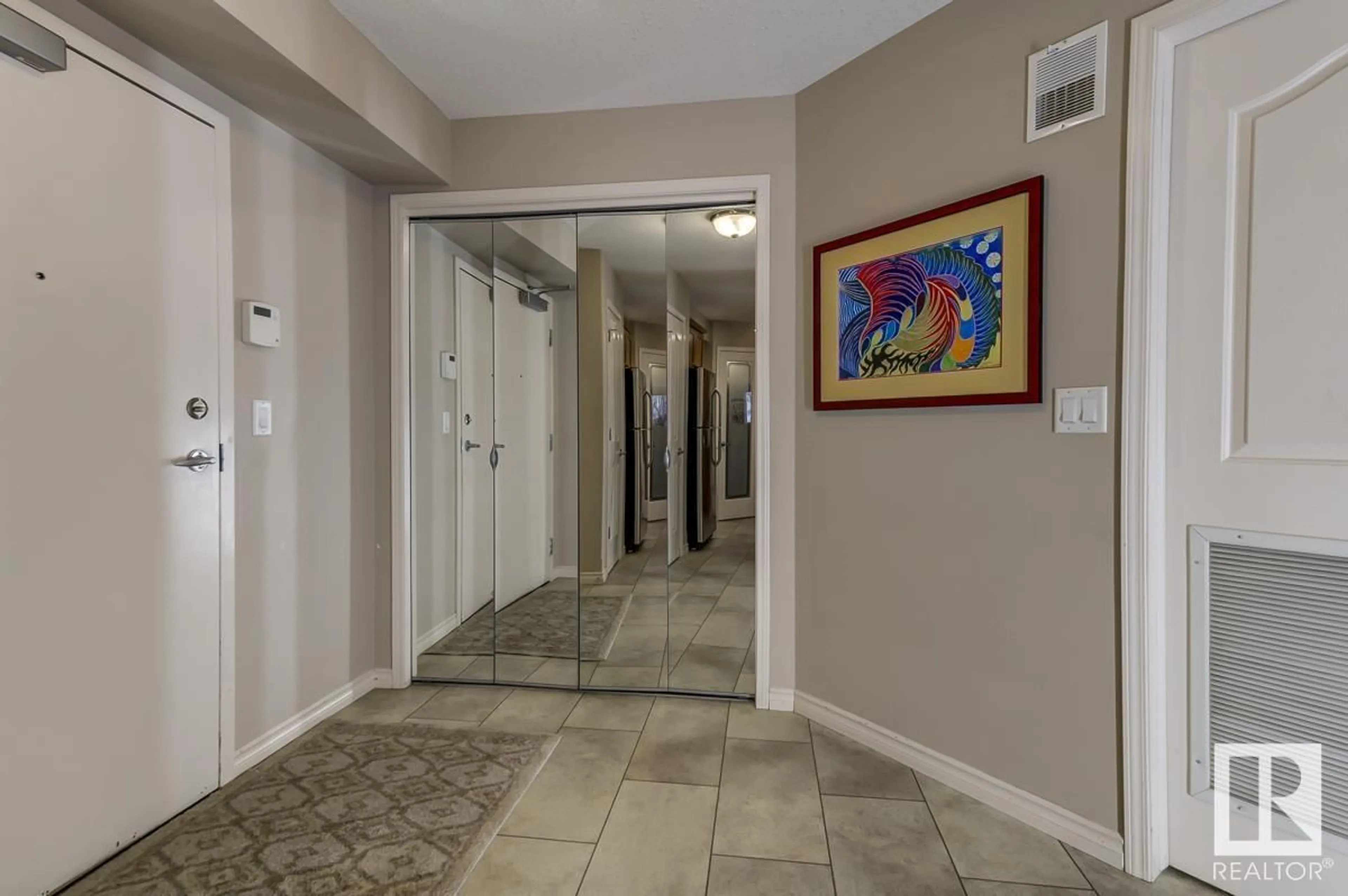 Indoor foyer for #118 7510 89 ST NW, Edmonton Alberta T6C0X5