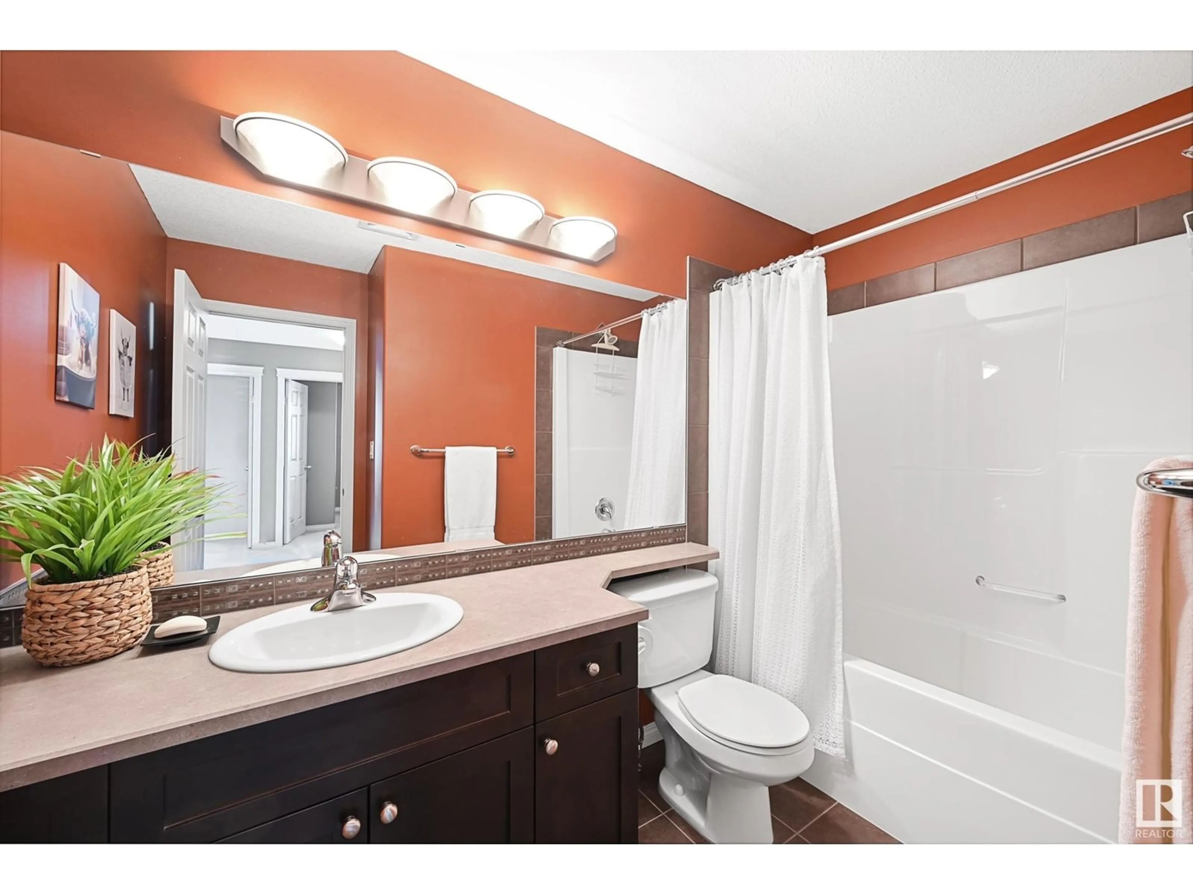 Standard bathroom, unknown for 2 WOODBRIDGE LI, Fort Saskatchewan Alberta T8L0H1