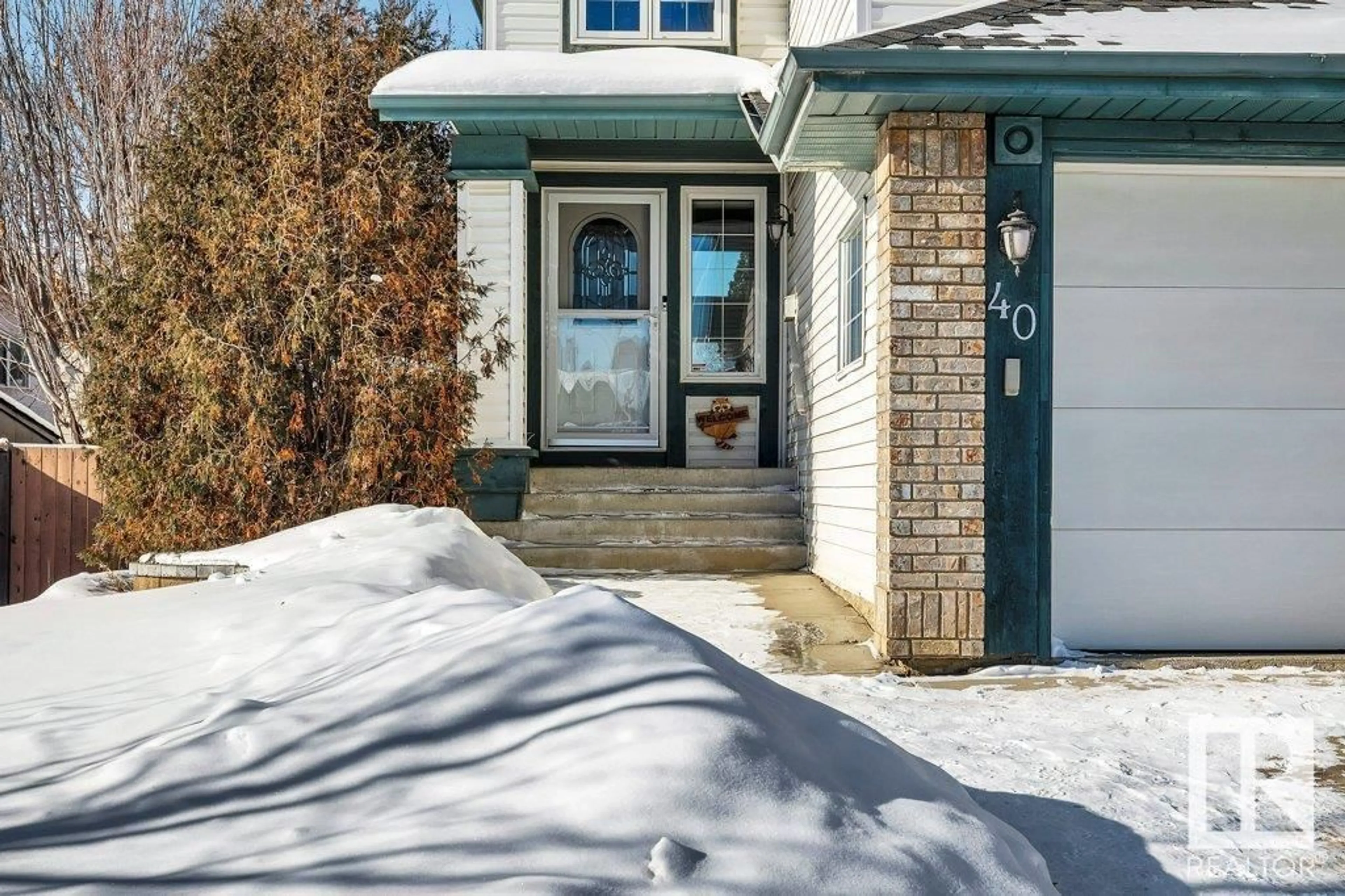 Indoor entryway for 40 DONALD PL, St. Albert Alberta T8N6A8