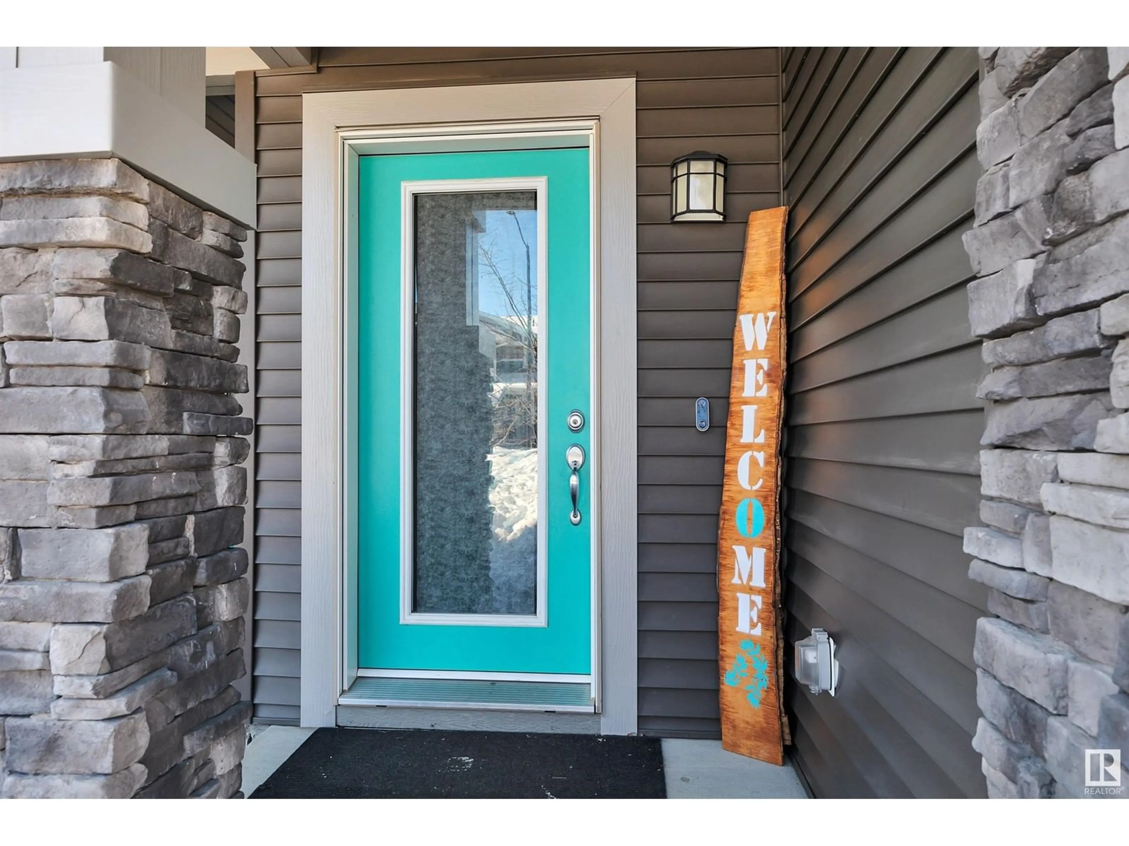 Indoor entryway for 65 JOYAL WY, St. Albert Alberta T8N7V5