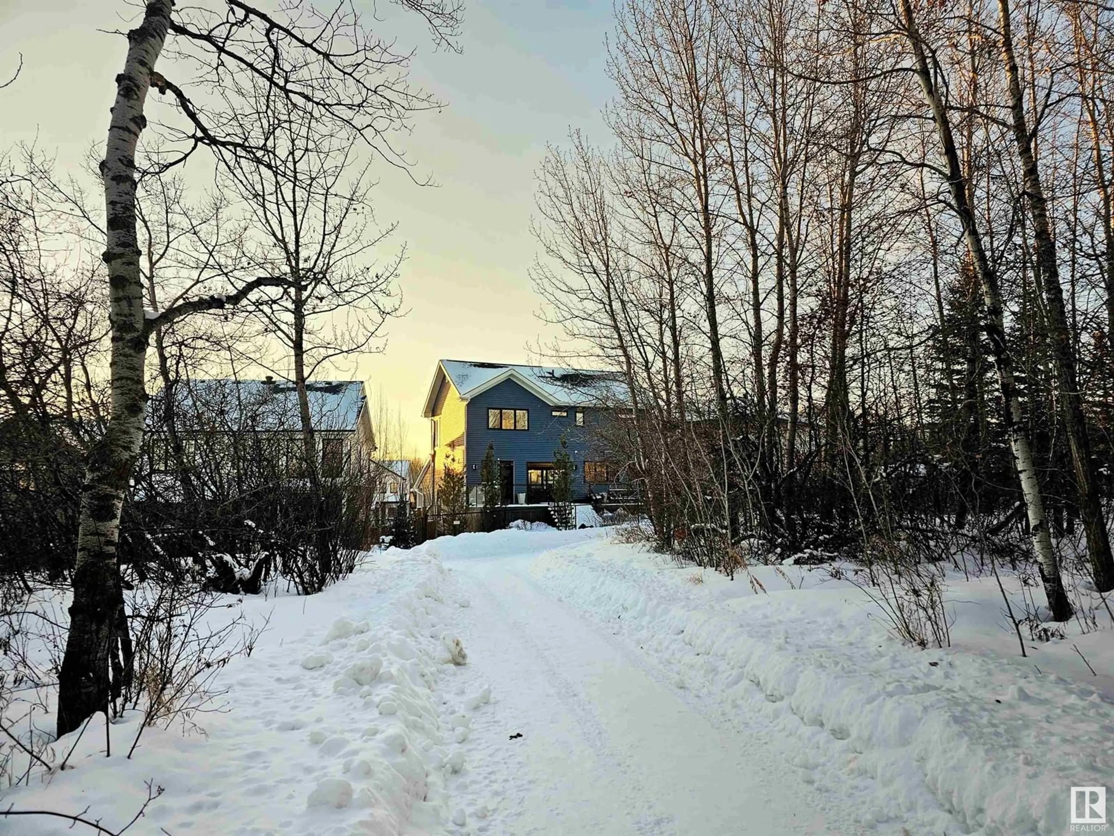 A pic from outside/outdoor area/front of a property/back of a property/a pic from drone, street for 41 LADEROUTE PL, St. Albert Alberta T8N7H9