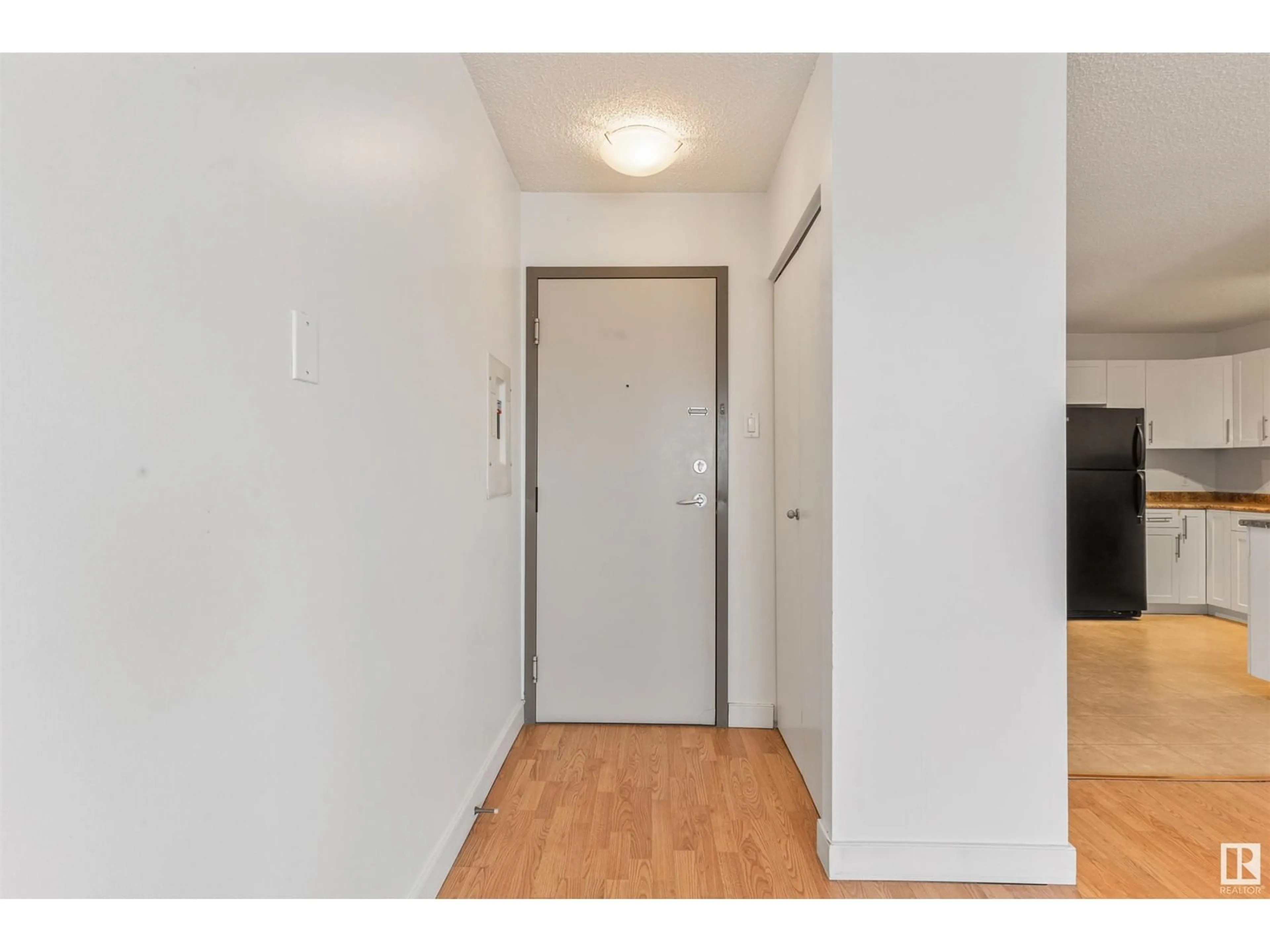 Indoor entryway for #608 9710 105 ST NW, Edmonton Alberta T5K1A3