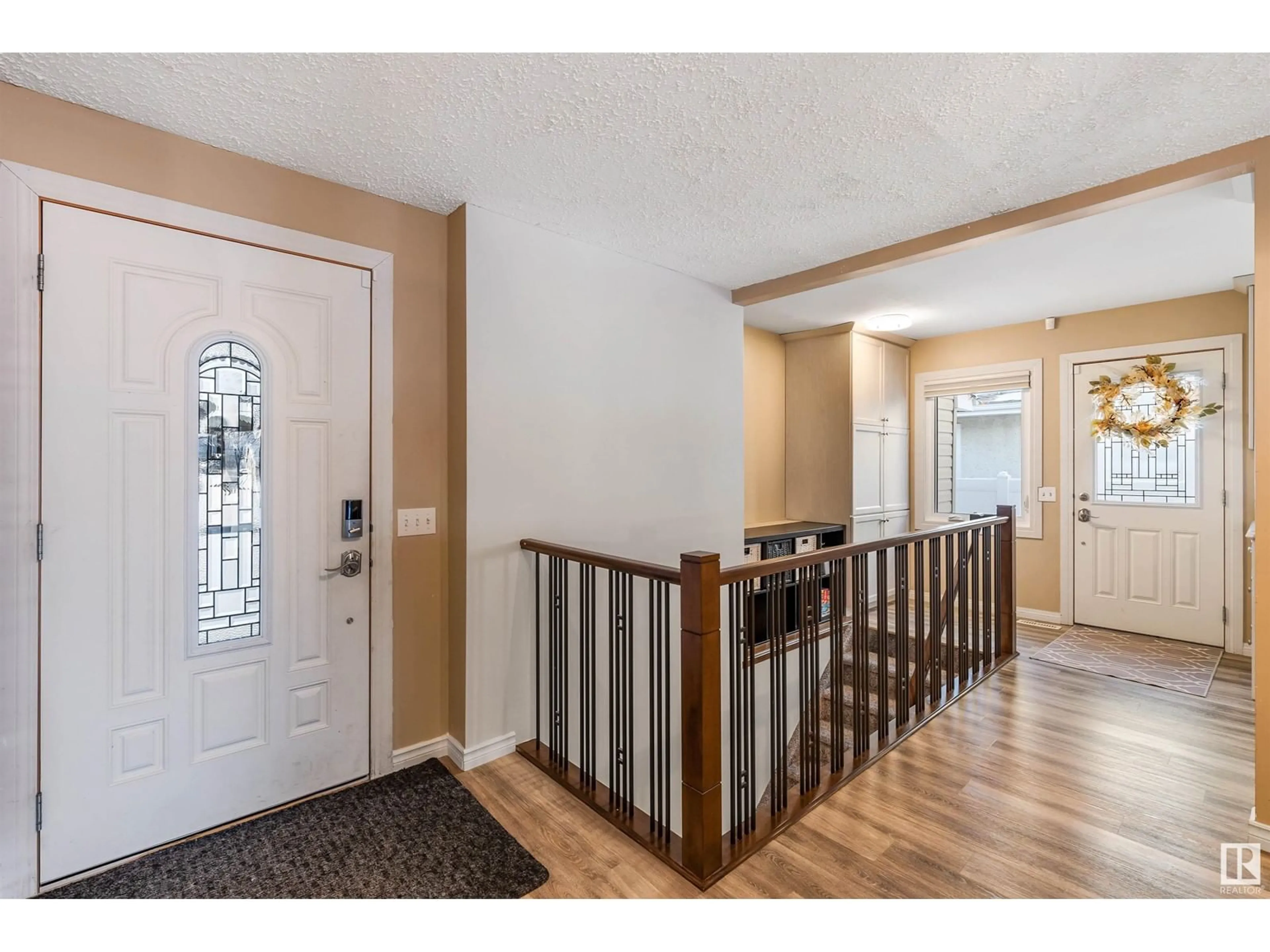 Indoor entryway for 9815 173 AV NW, Edmonton Alberta T5X3Y1