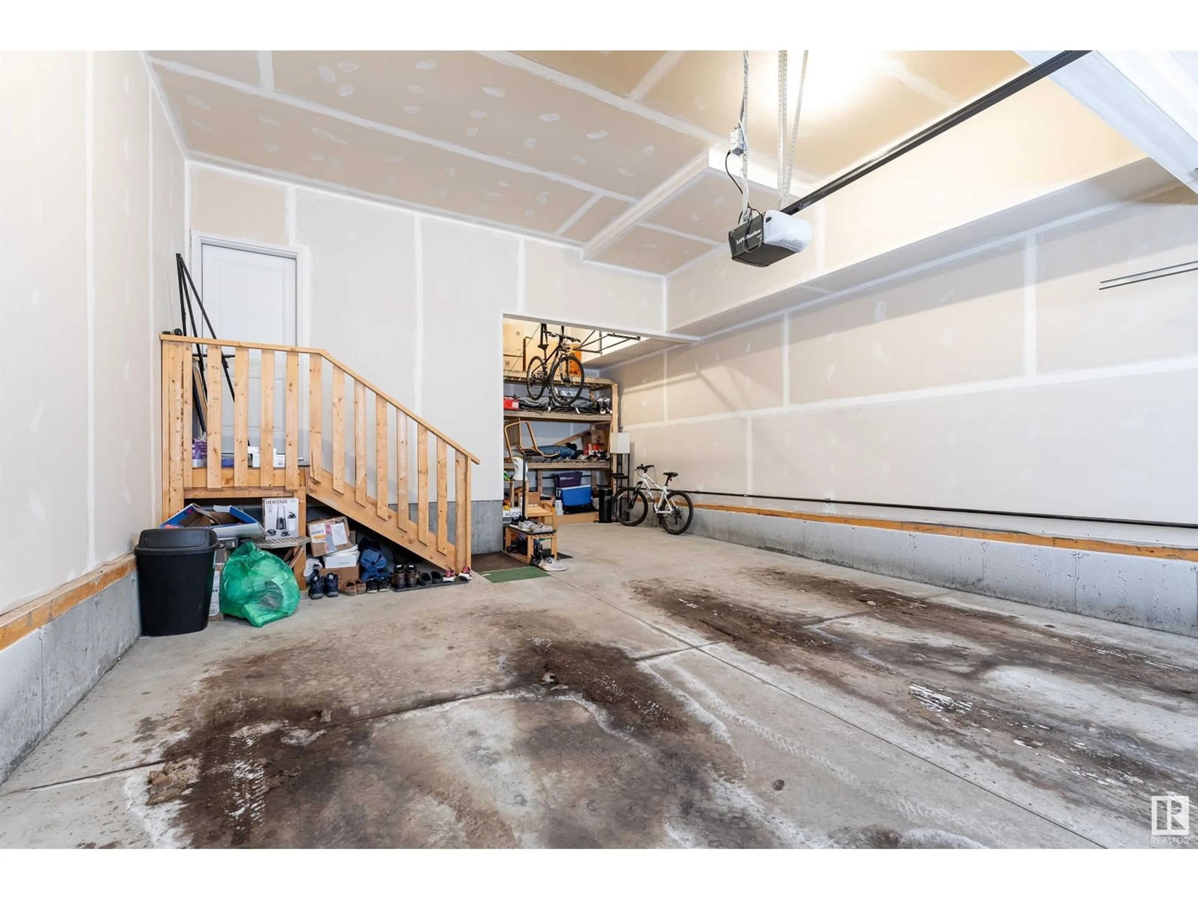 Indoor garage for 6157 CARR RD NW, Edmonton Alberta T5E6Y3