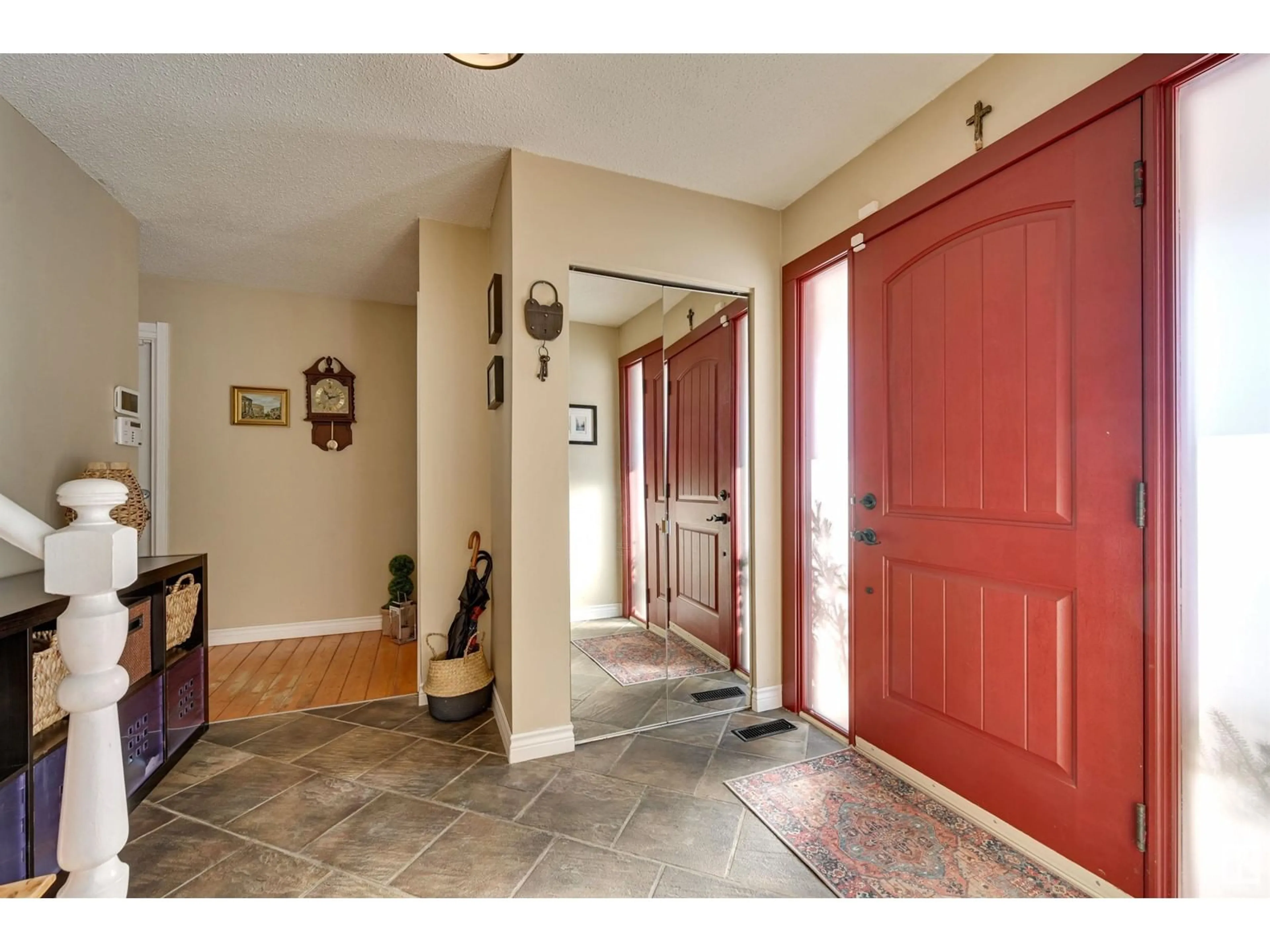 Indoor entryway for 18508 93 AV NW, Edmonton Alberta T5T1V7