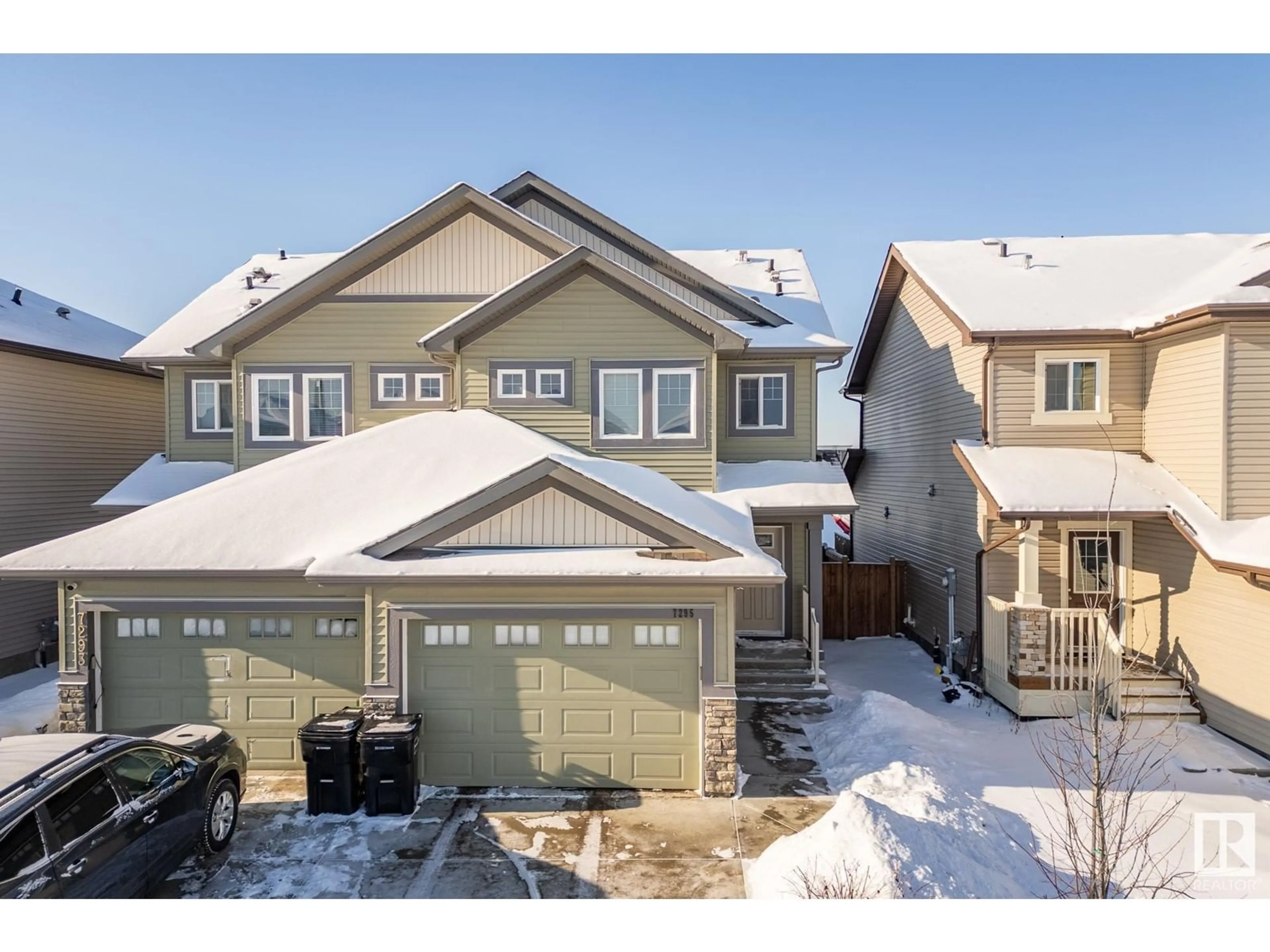 A pic from outside/outdoor area/front of a property/back of a property/a pic from drone, street for 7295 ARMOUR CR SW, Edmonton Alberta T6W2S2