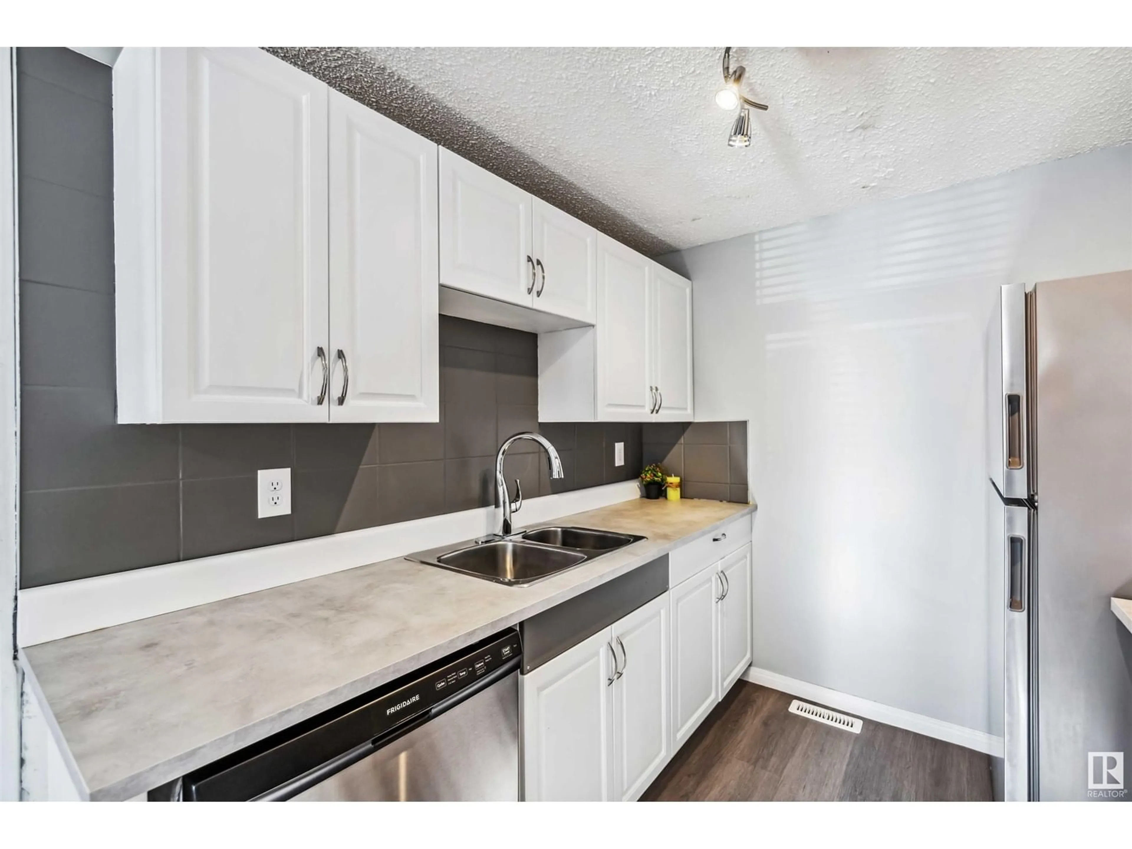 Standard kitchen, unknown for 3 WILLOWDALE PL NW, Edmonton Alberta T5T1Z4