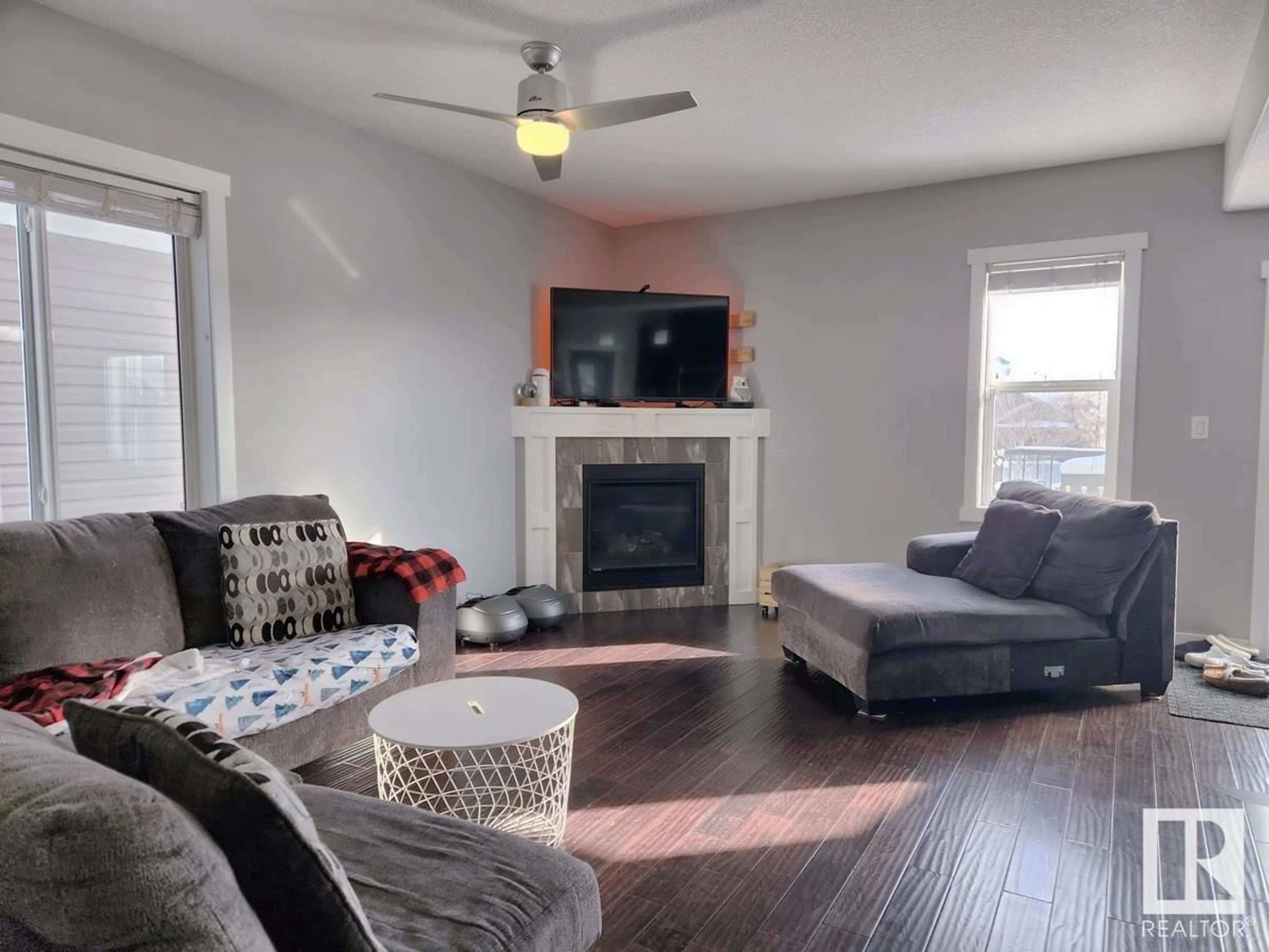 Living room with furniture, wood/laminate floor for 37 RICHMOND LI, Fort Saskatchewan Alberta T8L0S2