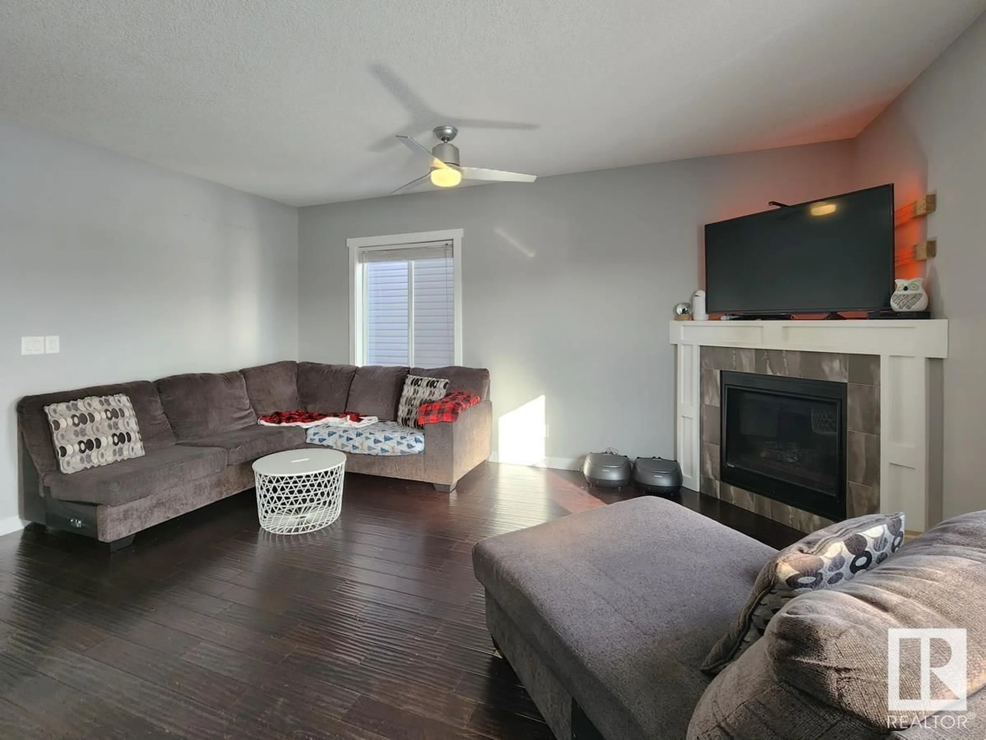 Living room with furniture, wood/laminate floor for 37 RICHMOND LI, Fort Saskatchewan Alberta T8L0S2