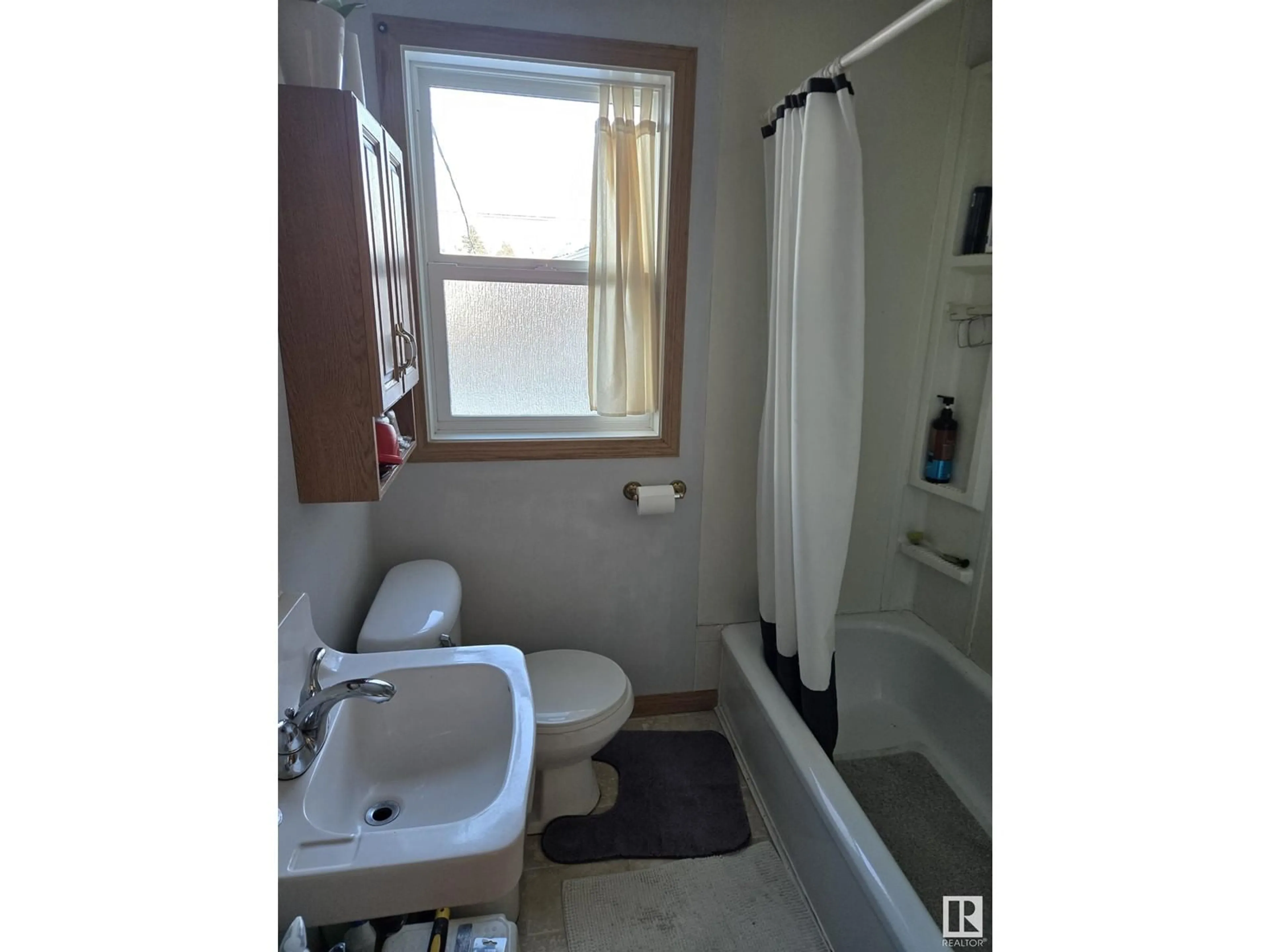 Standard bathroom, unknown for 10815 135 ST NW NW, Edmonton Alberta T5M1J8