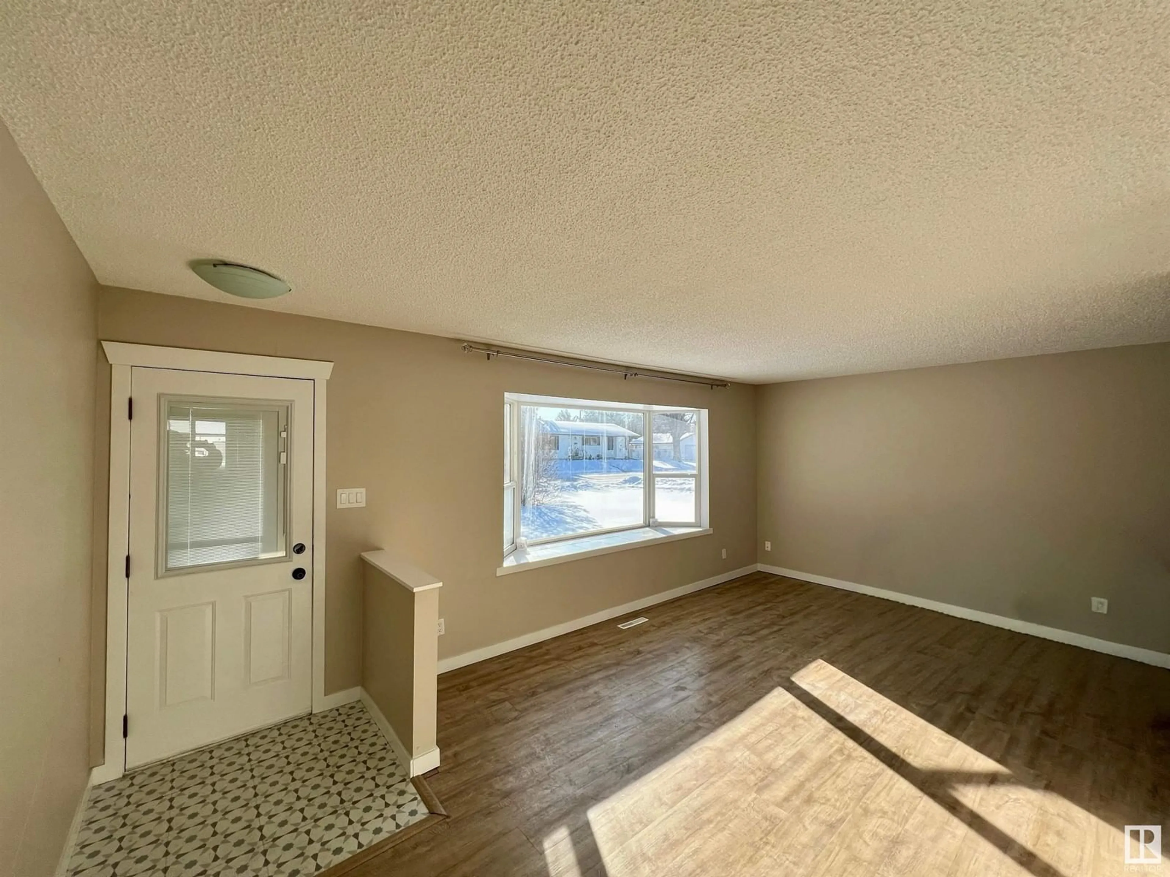 A pic of a room for 8904 129B AV NW, Edmonton Alberta T5E0P2