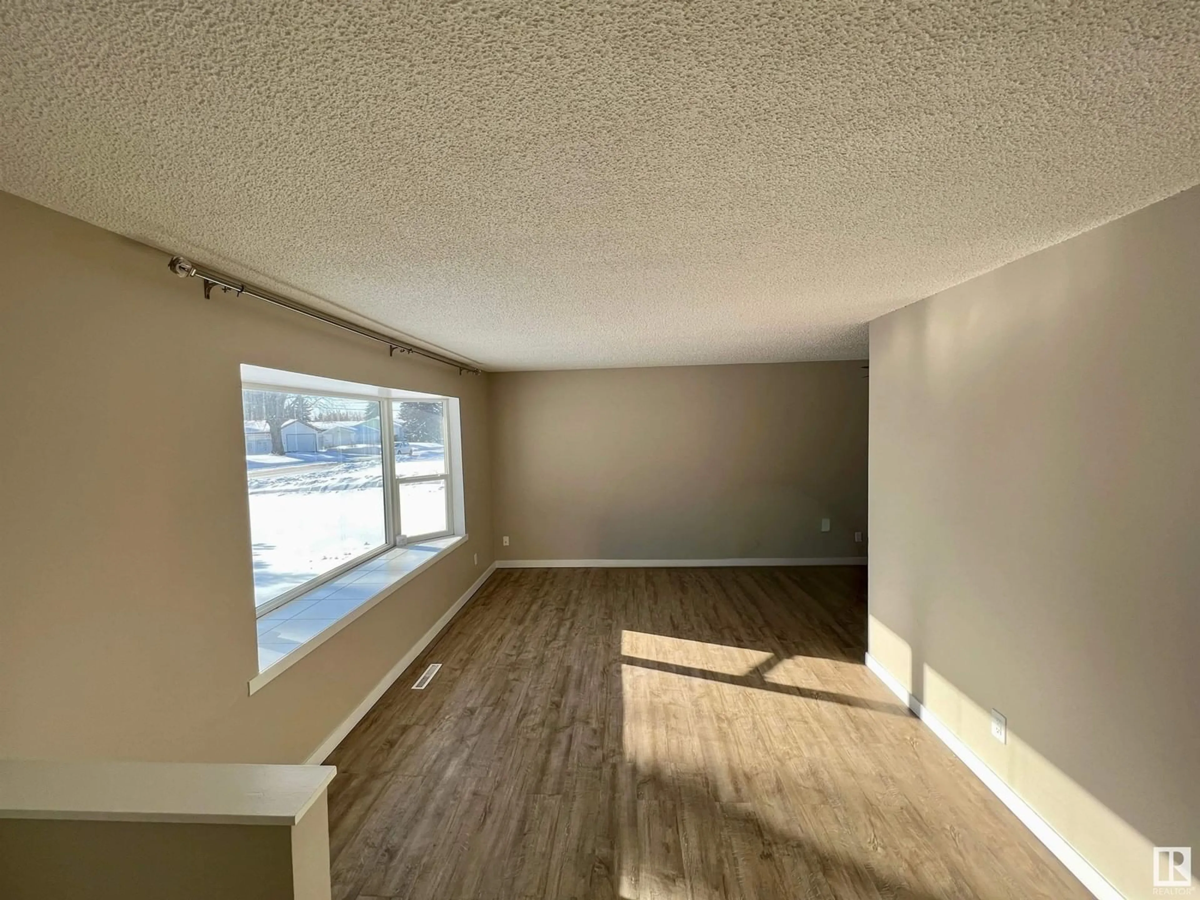 A pic of a room for 8904 129B AV NW, Edmonton Alberta T5E0P2