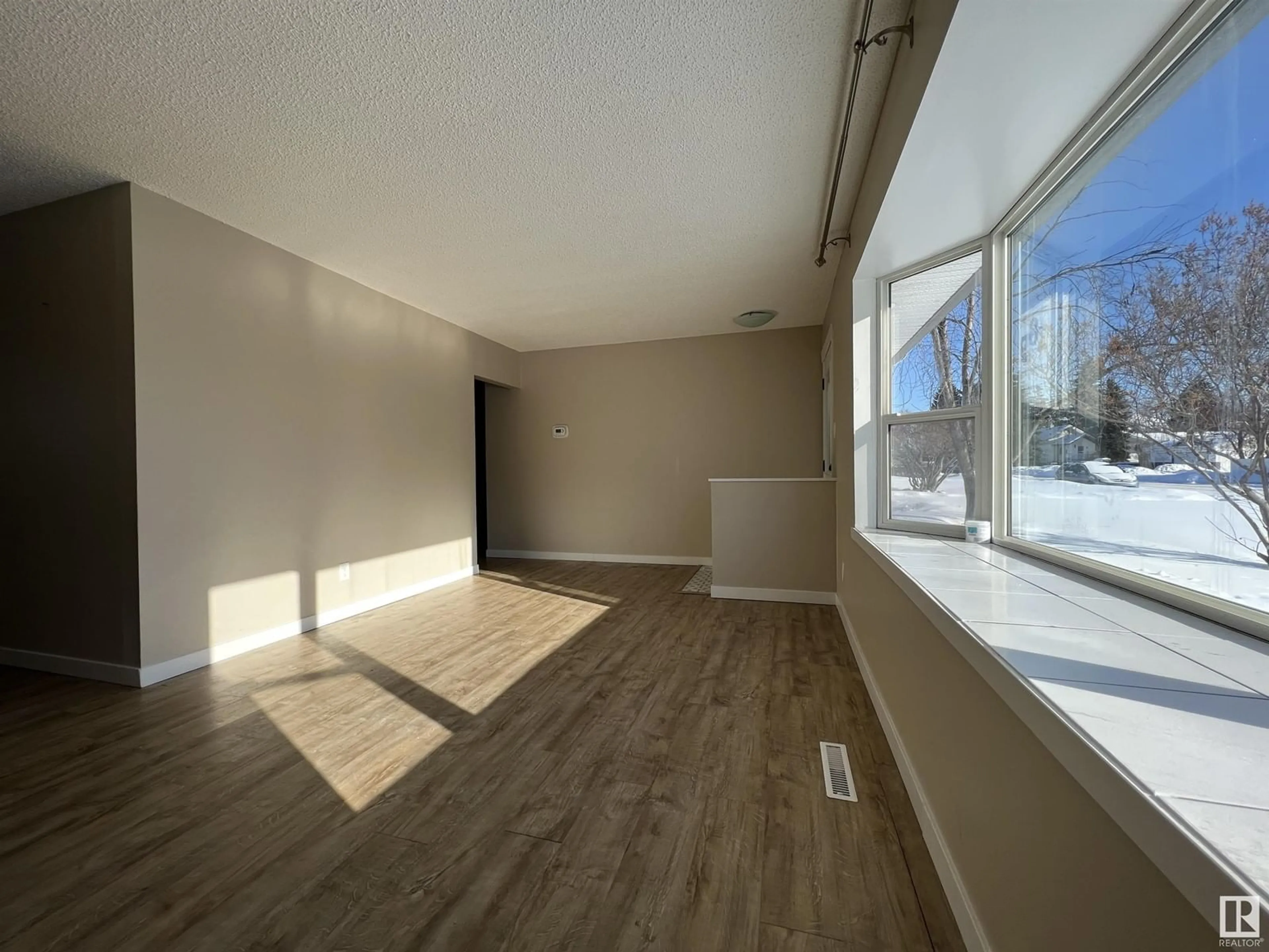 A pic of a room for 8904 129B AV NW, Edmonton Alberta T5E0P2