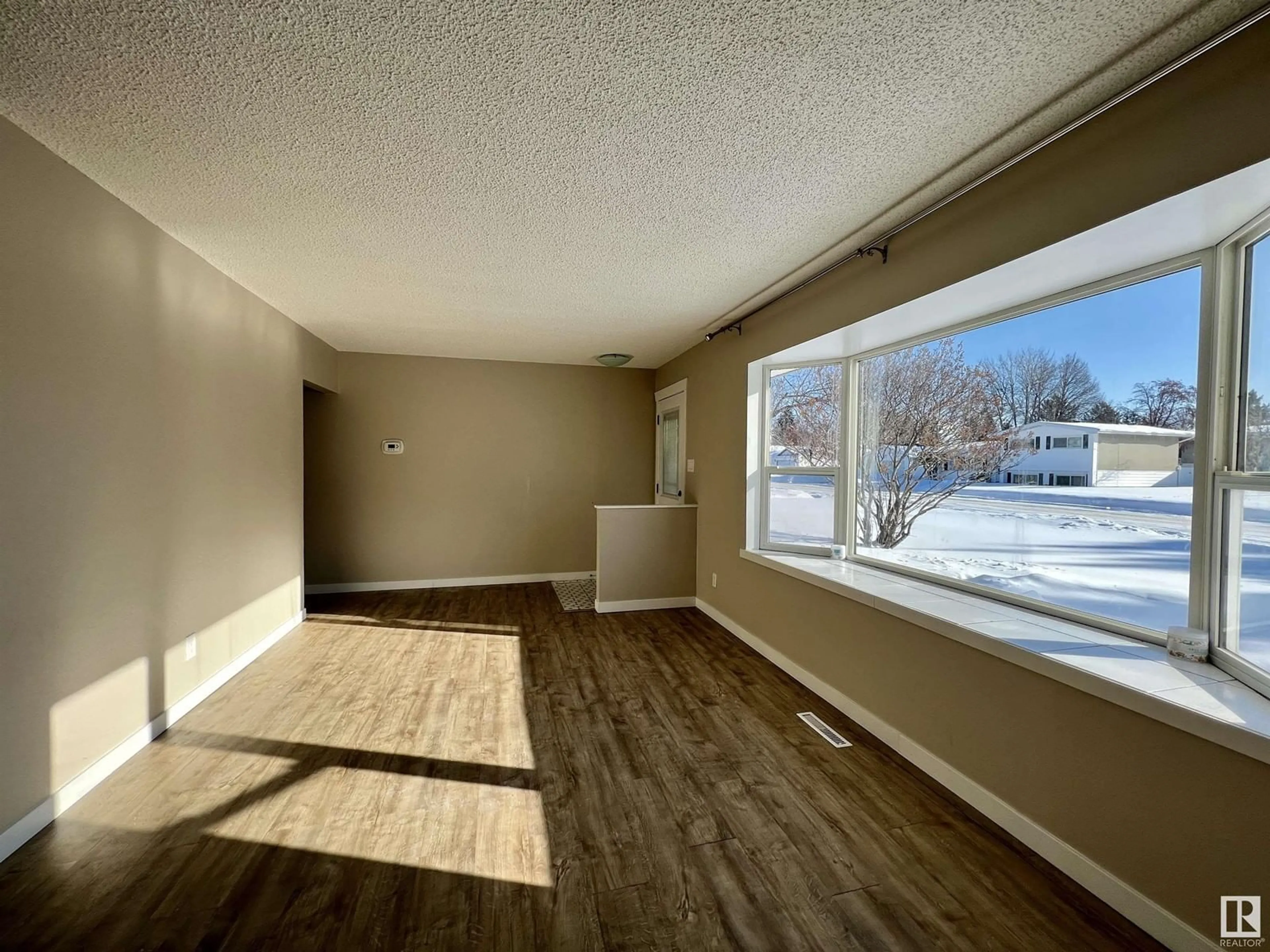 A pic of a room for 8904 129B AV NW, Edmonton Alberta T5E0P2