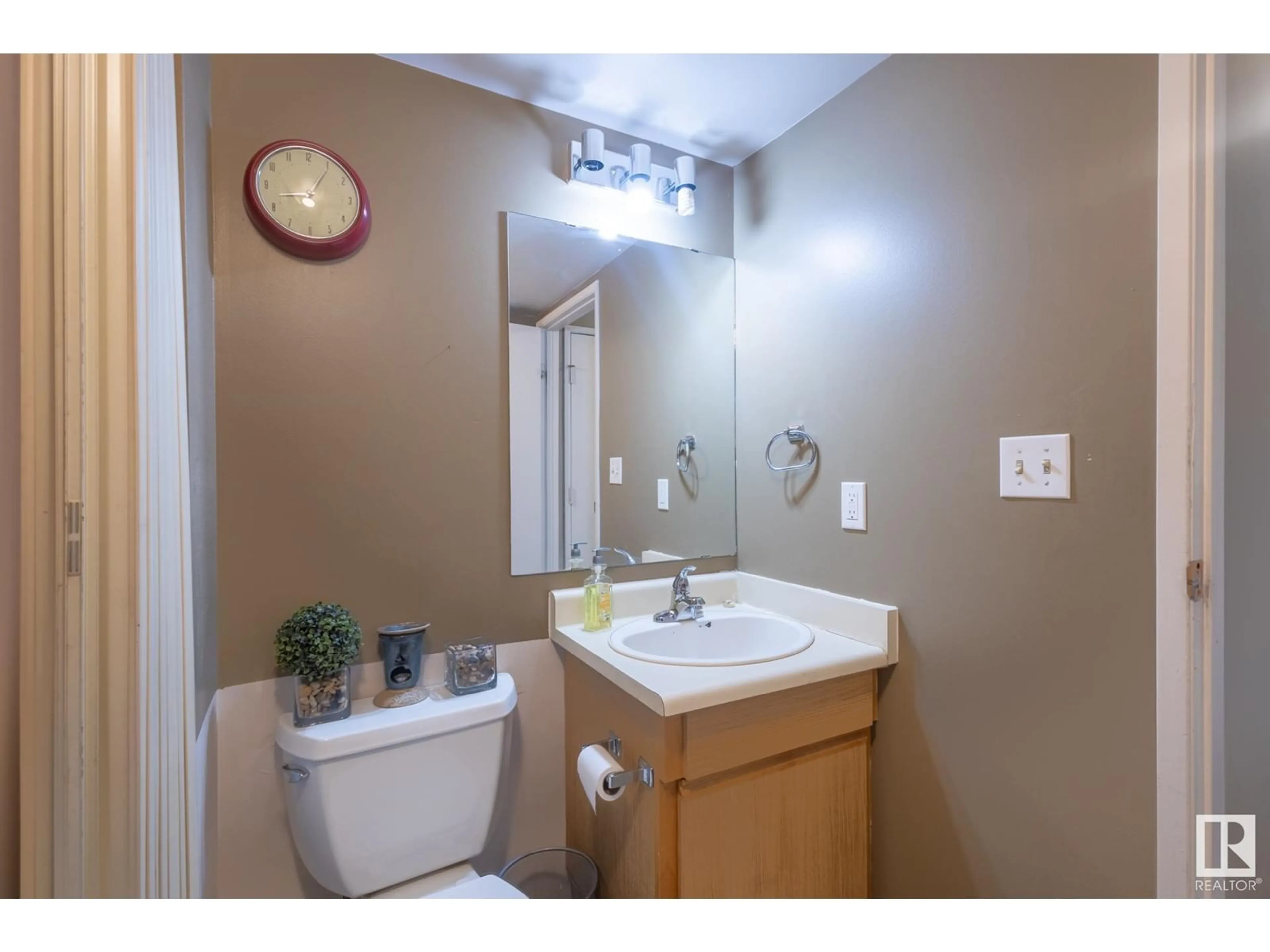 Standard bathroom, unknown for 16973 95 ST NW, Edmonton Alberta T5Z1Z4