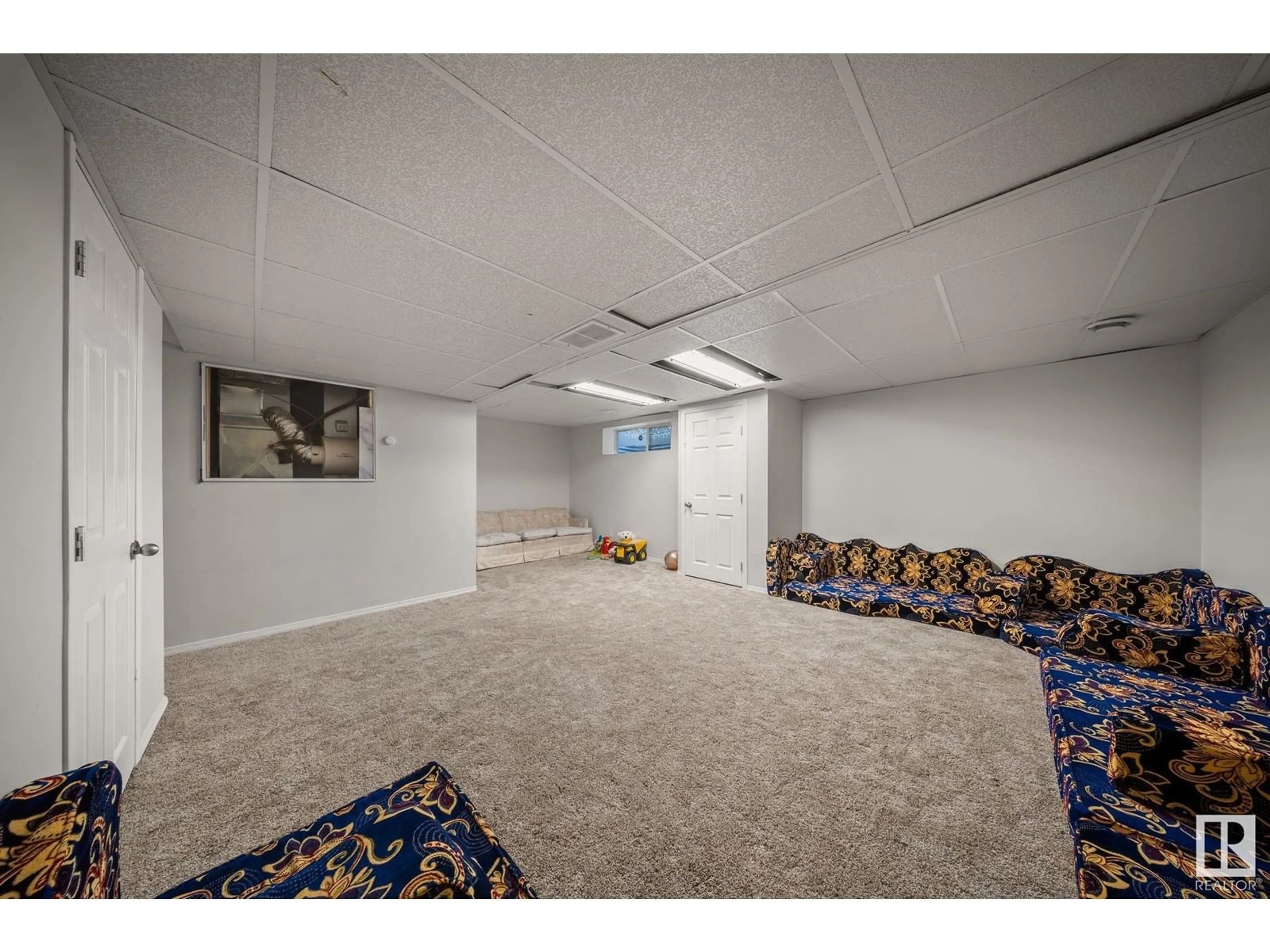 A pic of a room for 5 - 6608 158 AV, Edmonton Alberta T5Z3H1